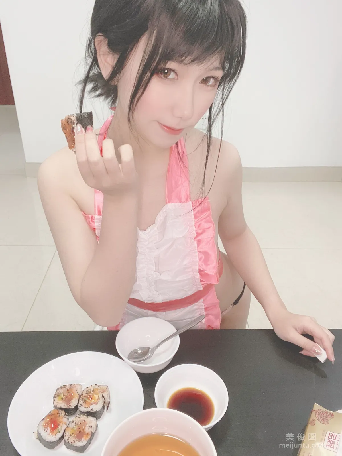 Coser芋圓侑子SJ 《人妻圍裙》 寫真集 46