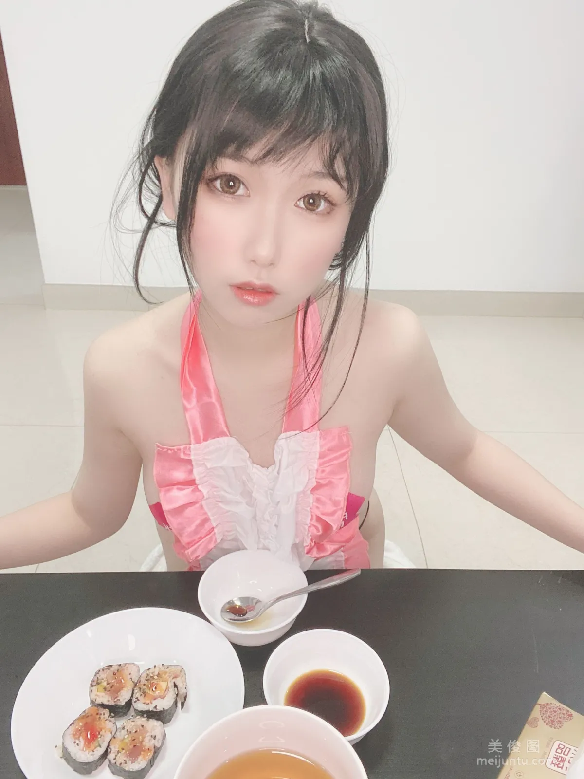Coser芋圓侑子SJ 《人妻圍裙》 寫真集 16