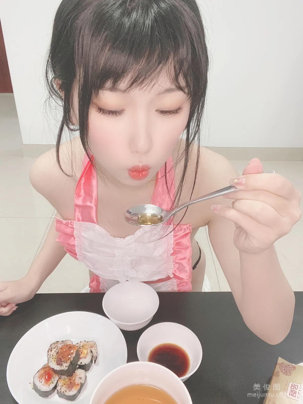Coser芋圓侑子SJ 《人妻圍裙》 寫真集 37