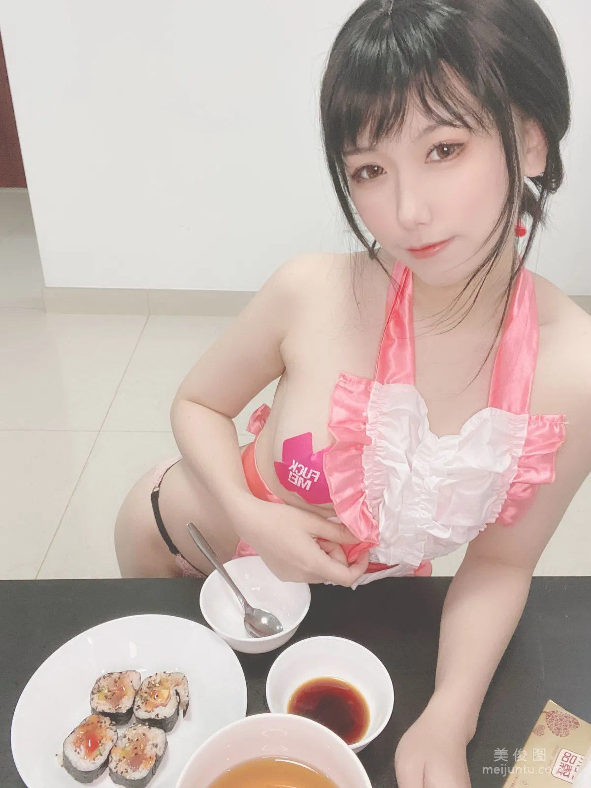 Coser芋圓侑子SJ 《人妻圍裙》 寫真集 45