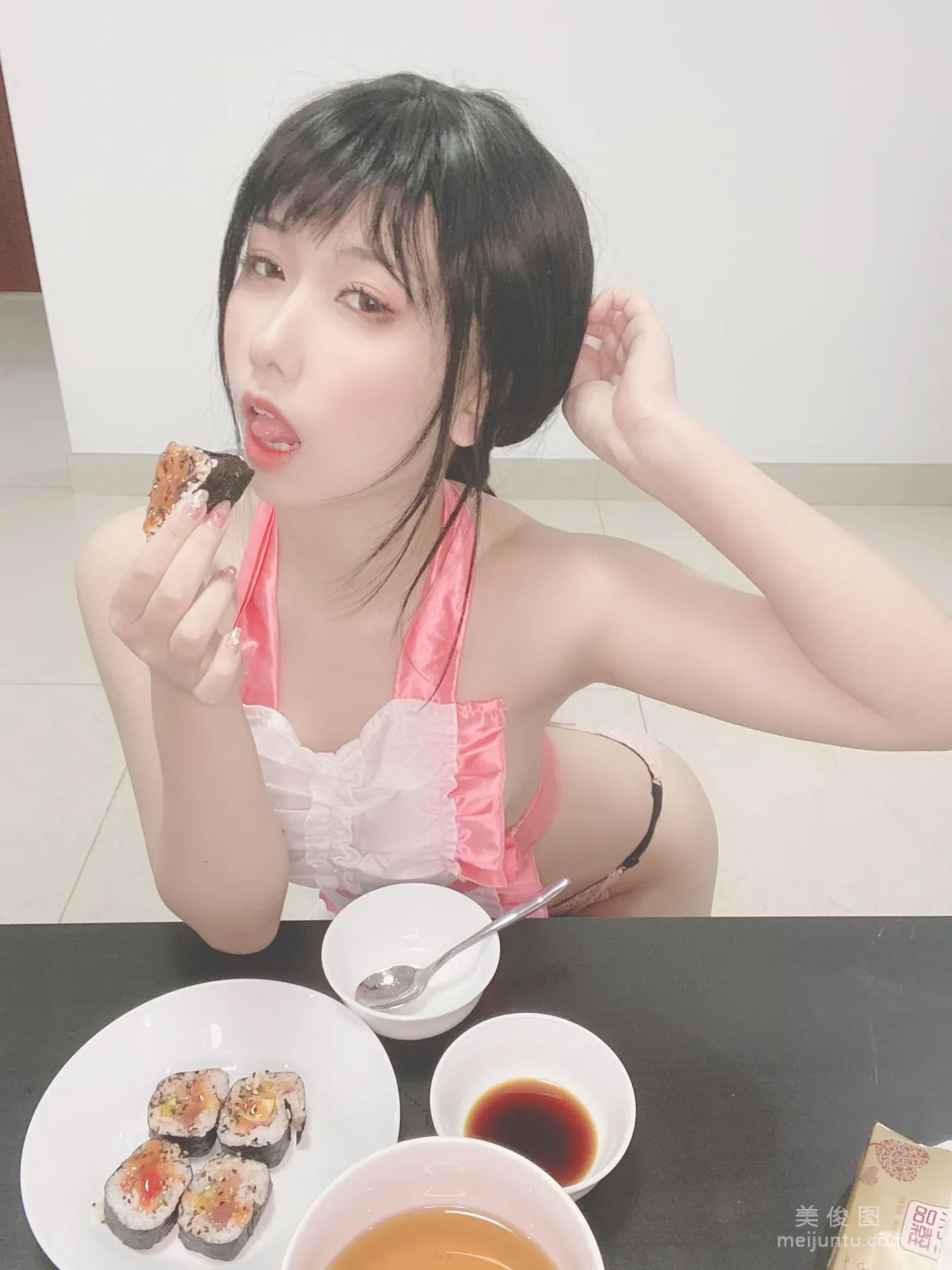 Coser芋圓侑子SJ 《人妻圍裙》 寫真集 39