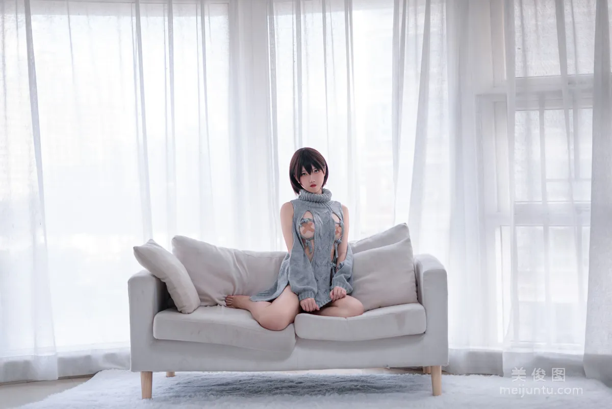 COS少女阿薰kaOri 《露背毛衣》 写真集1