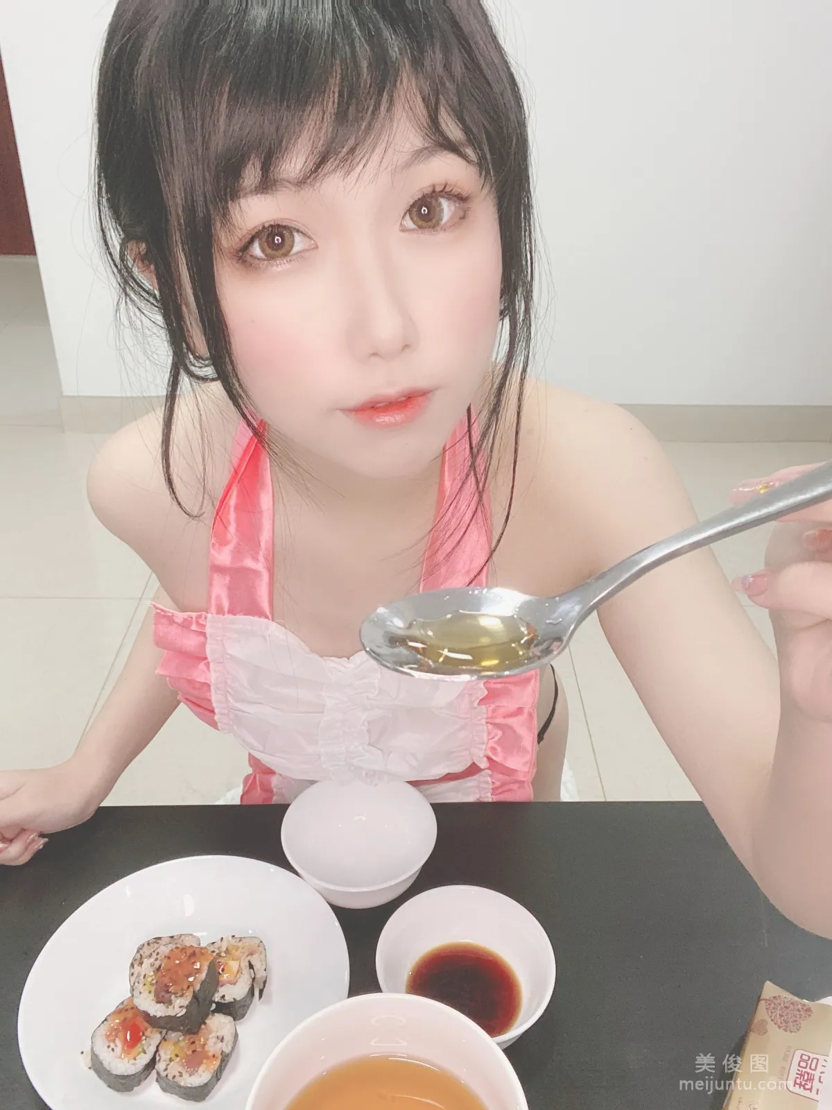 Coser芋圓侑子SJ 《人妻圍裙》 寫真集 17