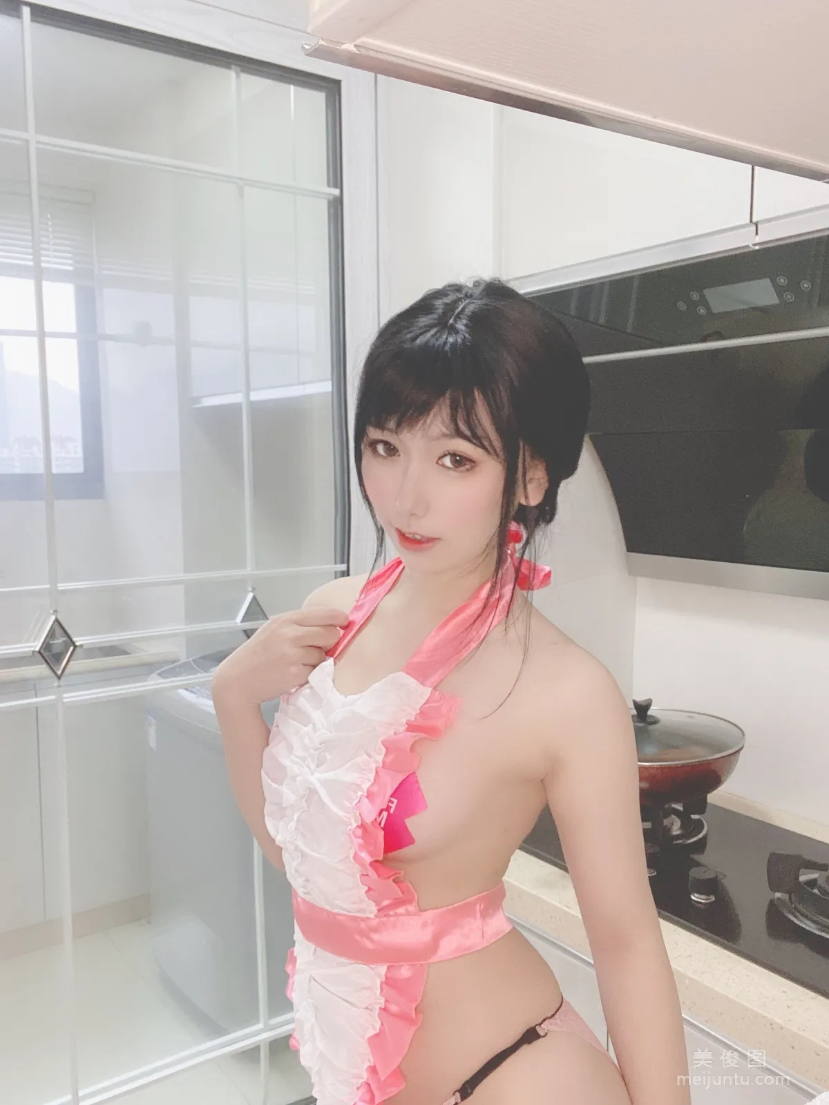 Coser芋圓侑子SJ 《人妻圍裙》 寫真集 8