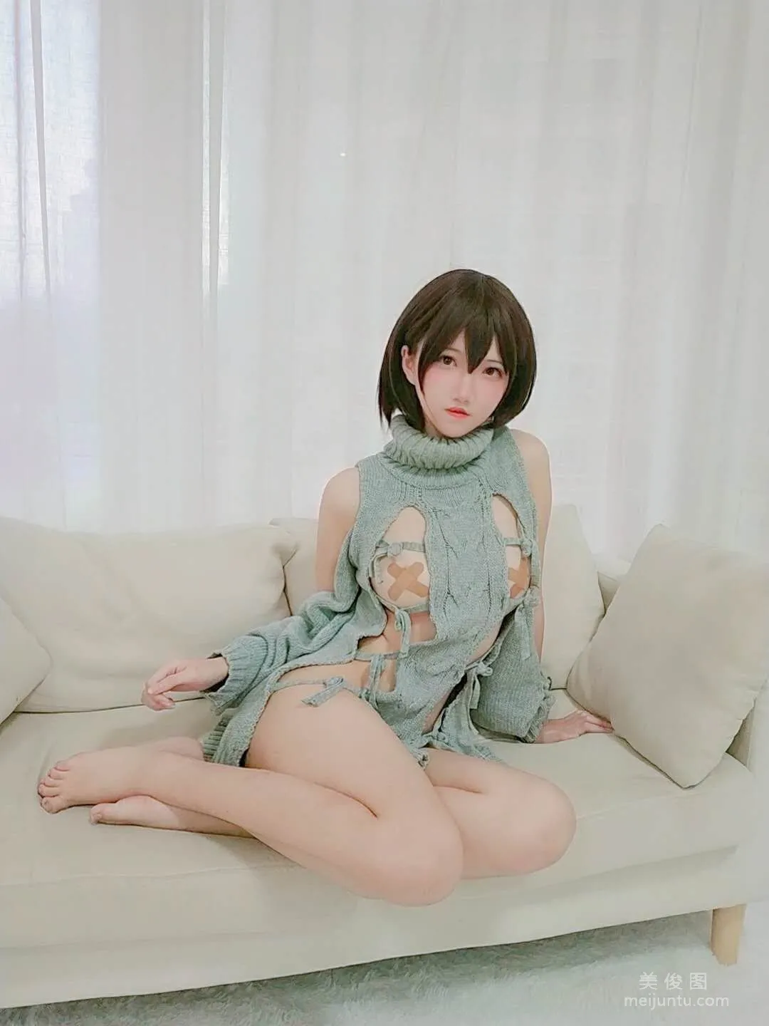 COS少女阿薰kaOri 《露背毛衣》 写真集17