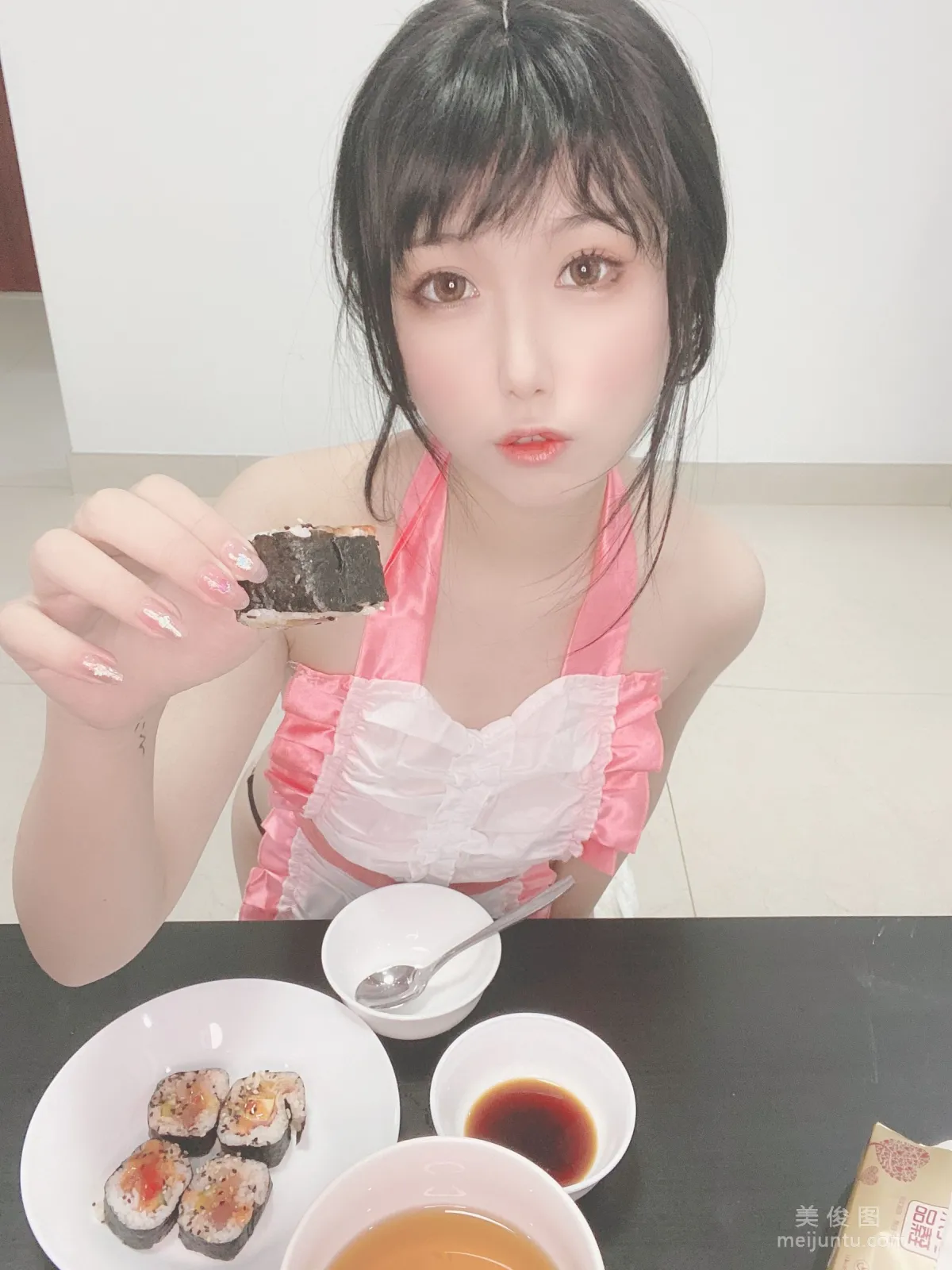 Coser芋圓侑子SJ 《人妻圍裙》 寫真集 41