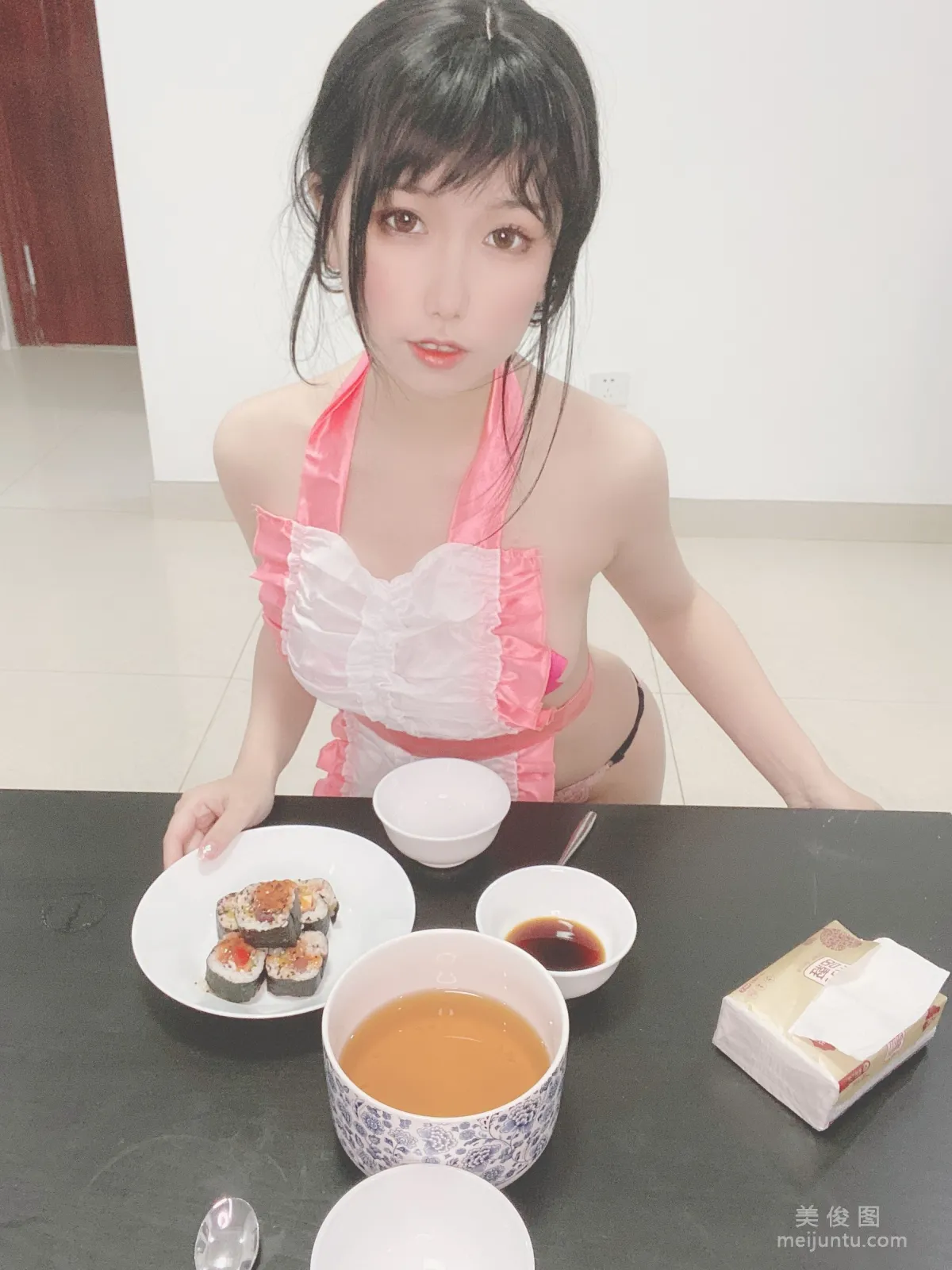 Coser芋圓侑子SJ 《人妻圍裙》 寫真集 36