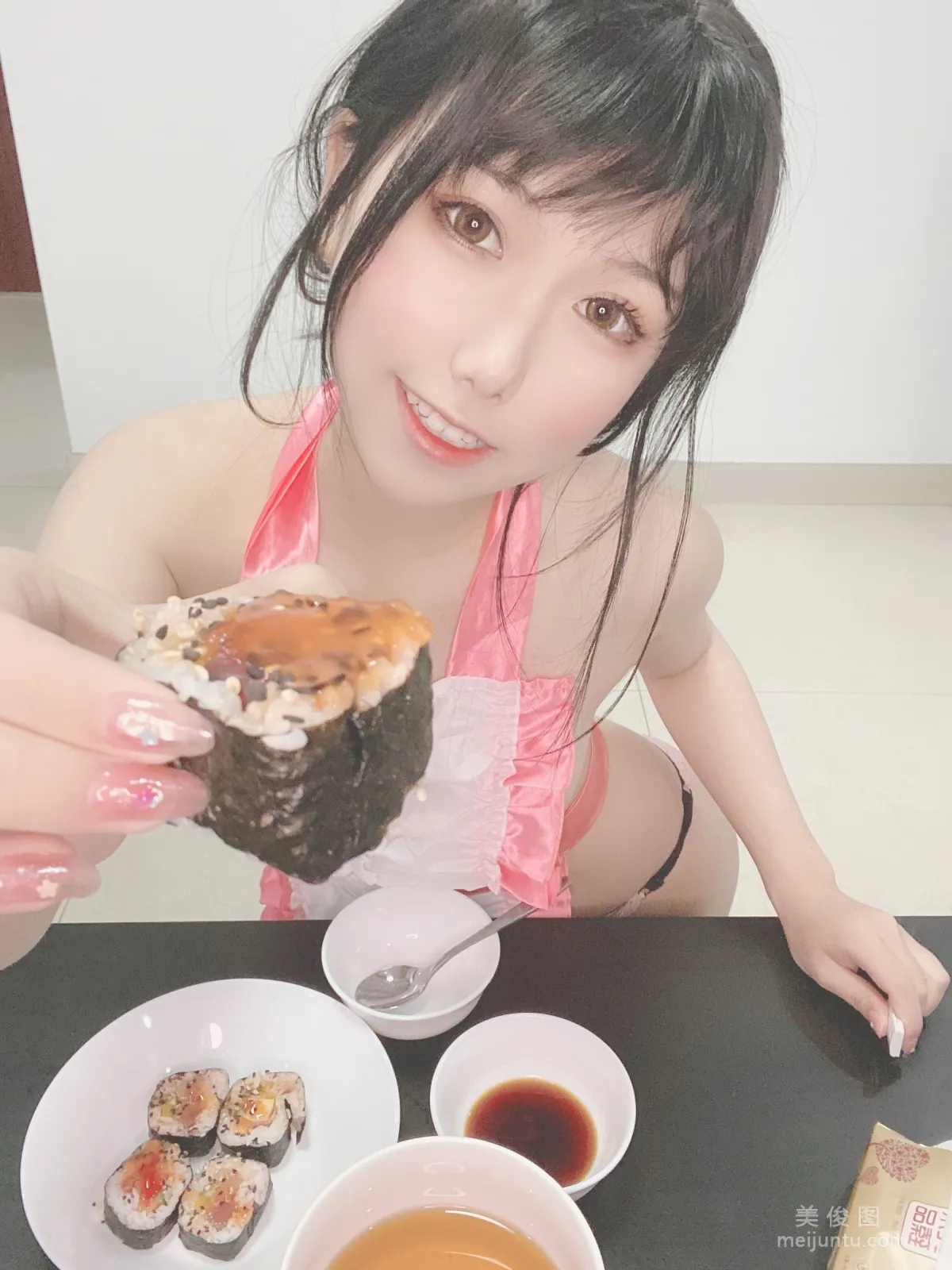 Coser芋圓侑子SJ 《人妻圍裙》 寫真集 7