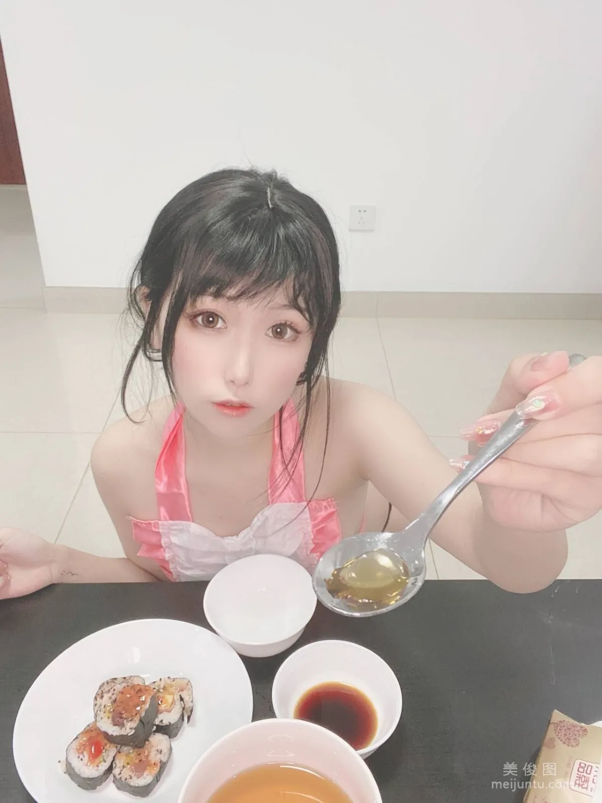 Coser芋圓侑子SJ 《人妻圍裙》 寫真集 22