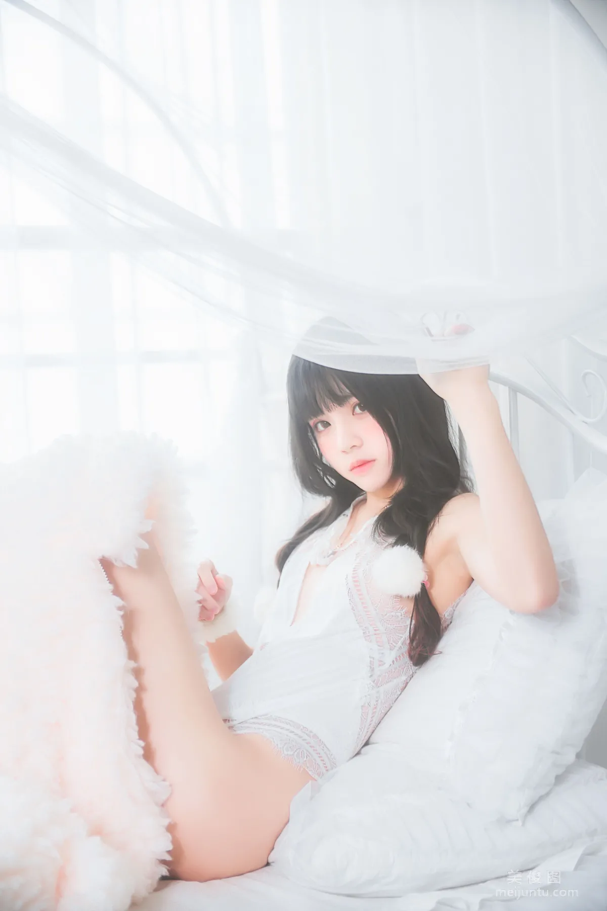 桜桃喵 《冬眠系列 純白私房》 寫真集 35