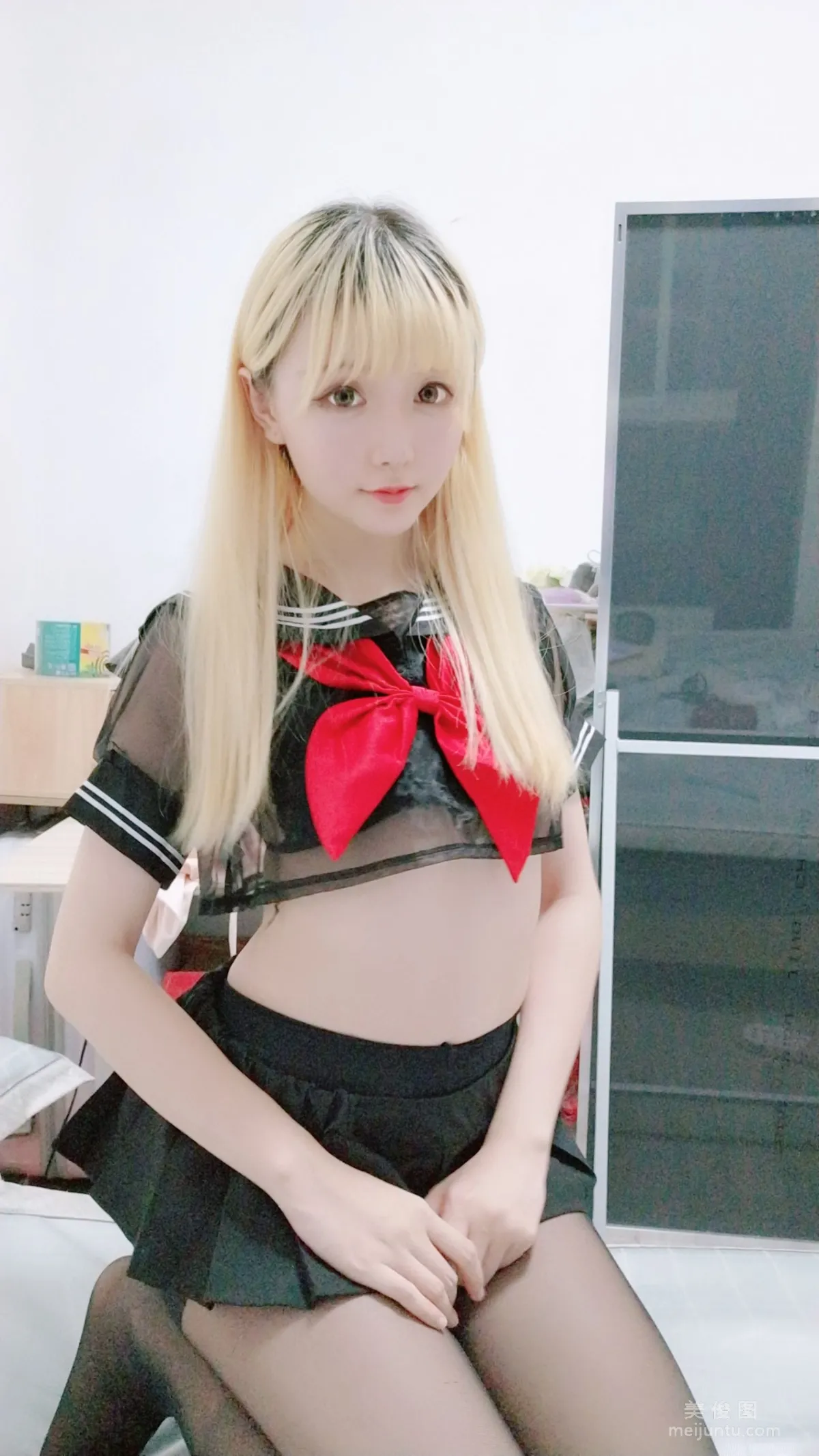 Coser小姐姐星之遲遲 《黑制服》 寫真集 14