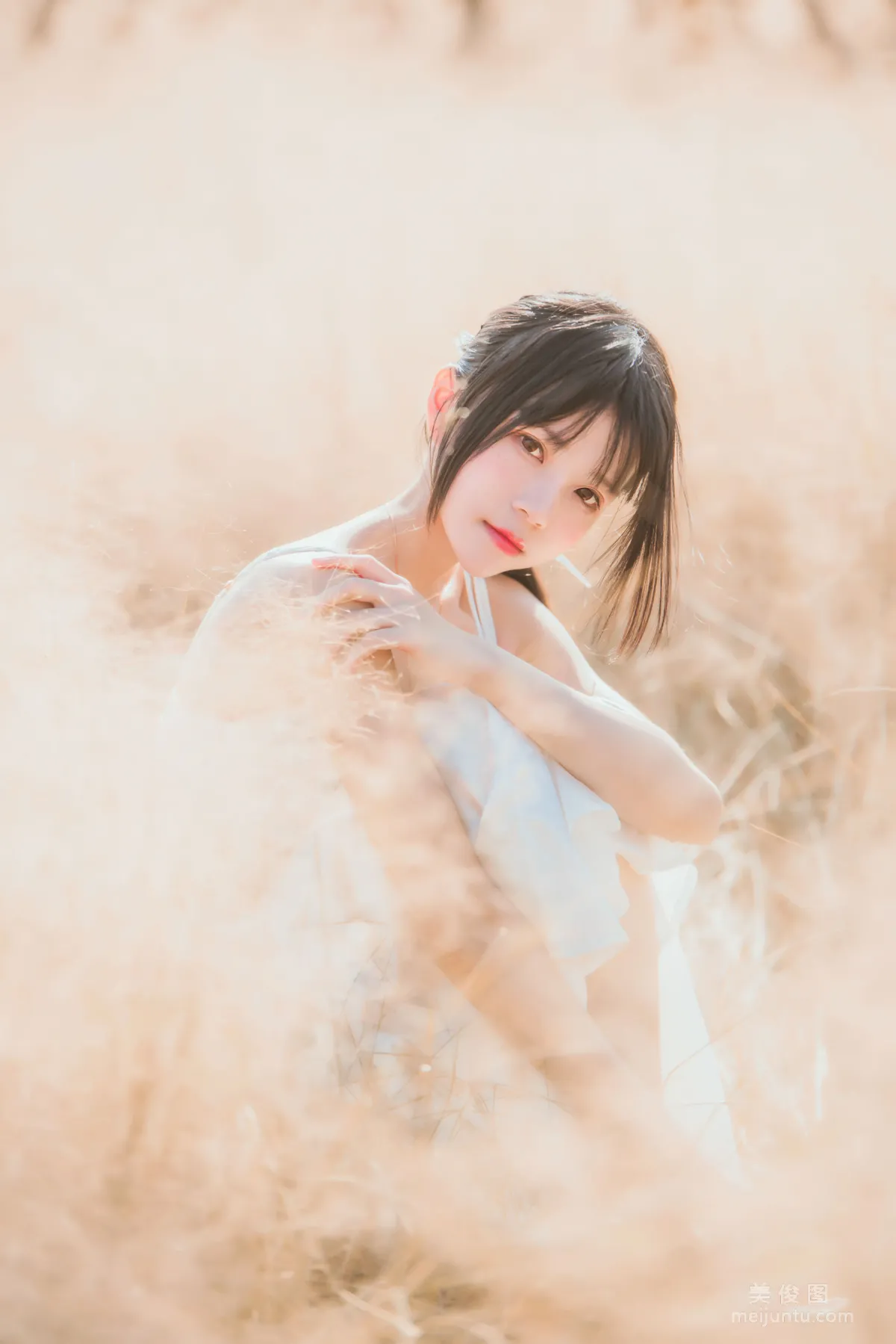 Coser桜桃喵 《原野上的浪漫》 寫真集 8