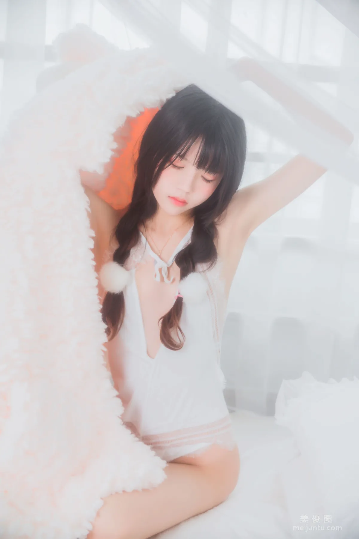 桜桃喵 《冬眠系列 純白私房》 寫真集 12