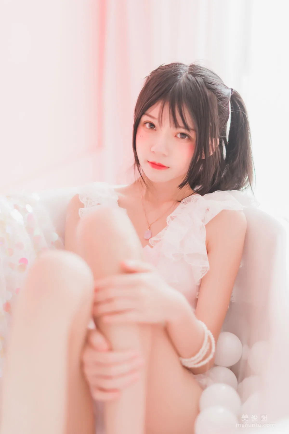 桜桃喵 冬眠系列 《粉色浴缸》 寫真集 33