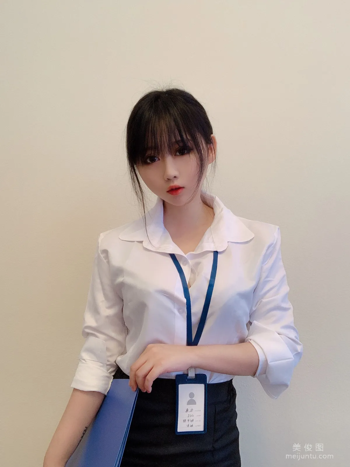 蜜桃少女是依醬呀 《黑絲制服》 寫真集 21