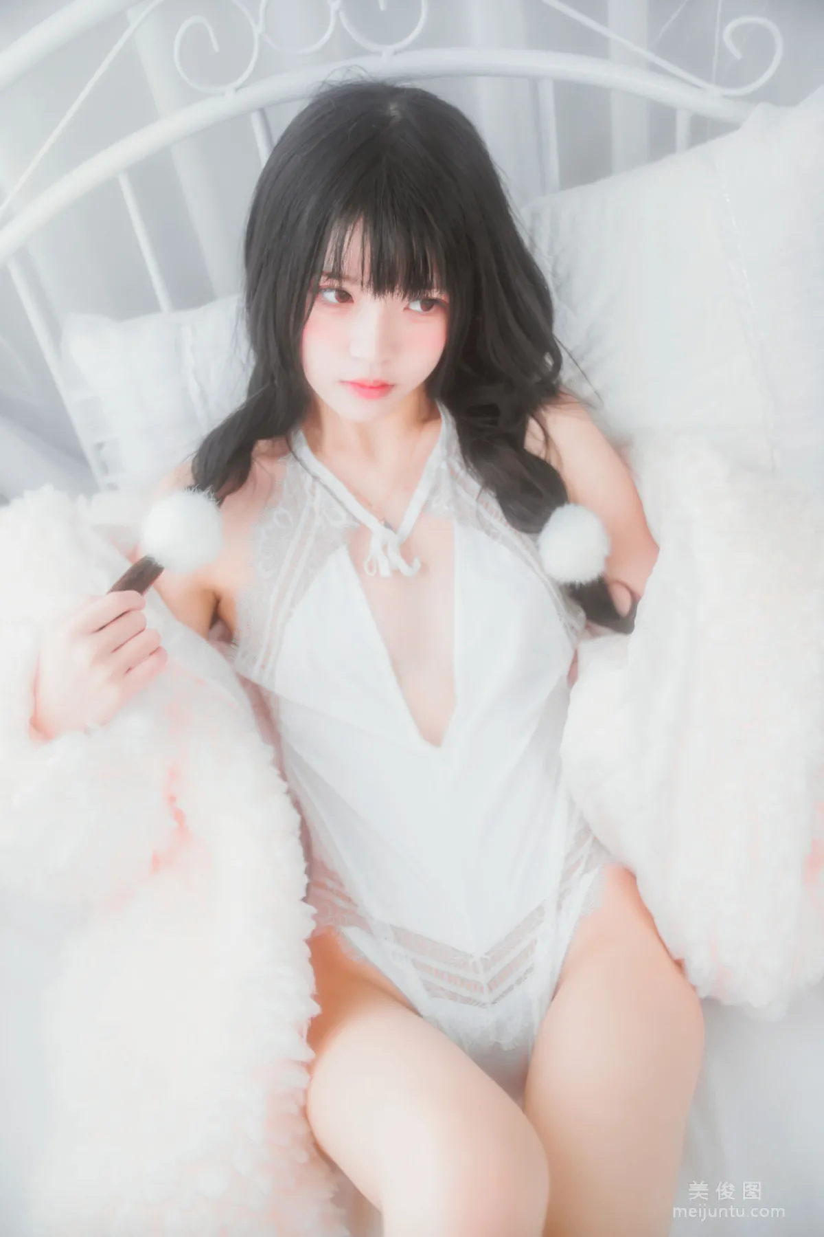 桜桃喵 《冬眠系列 純白私房》 寫真集 23