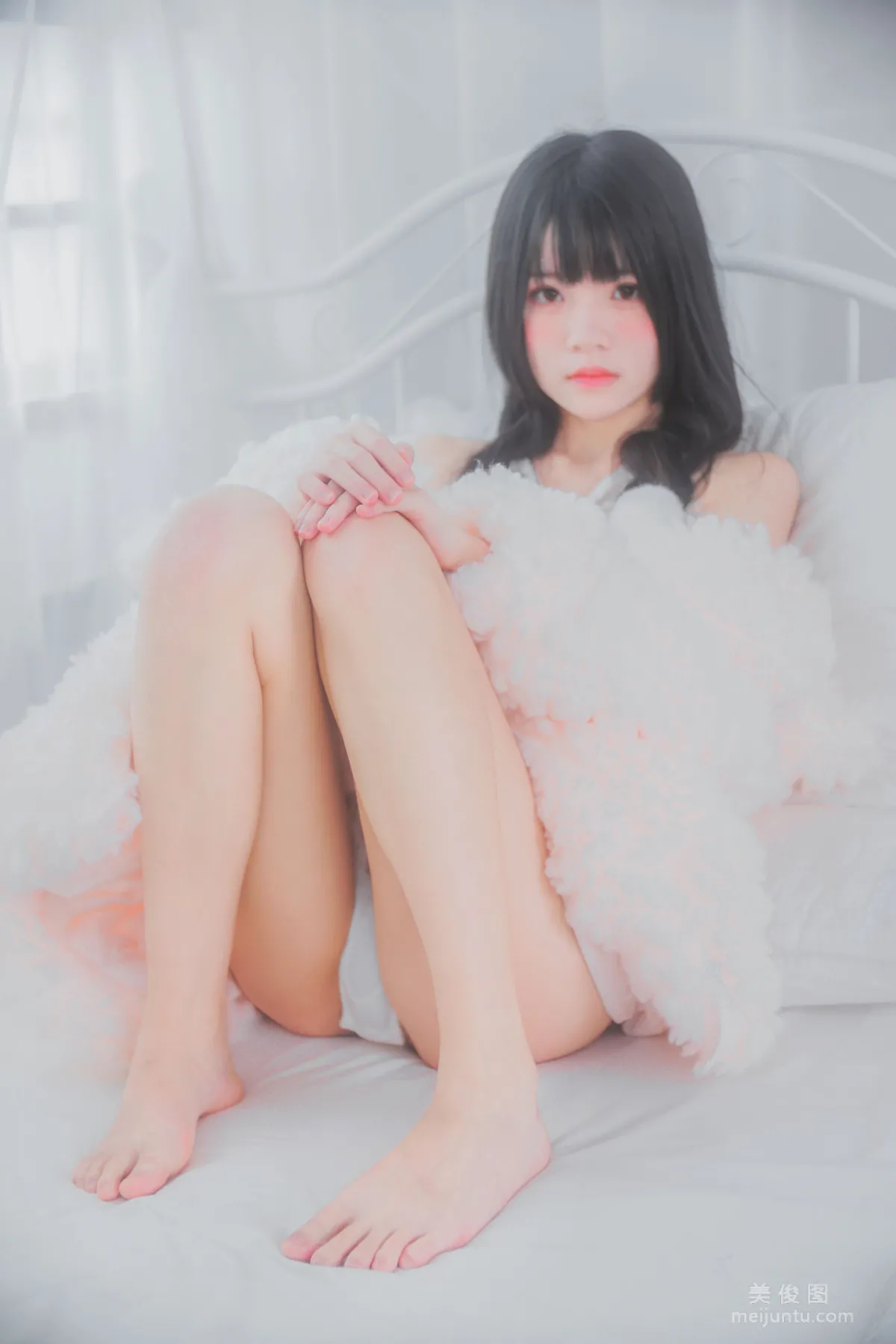 桜桃喵 《冬眠系列 純白私房》 寫真集 21