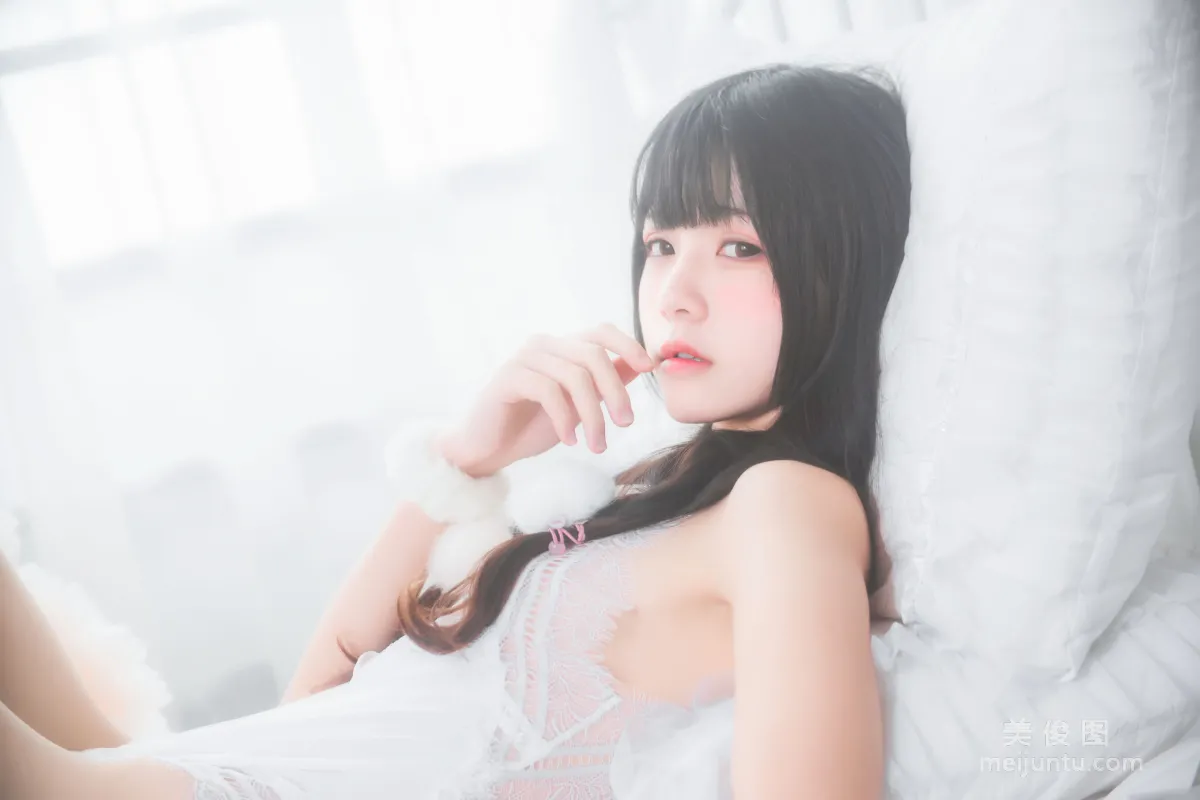 桜桃喵 《冬眠系列 純白私房》 寫真集 36