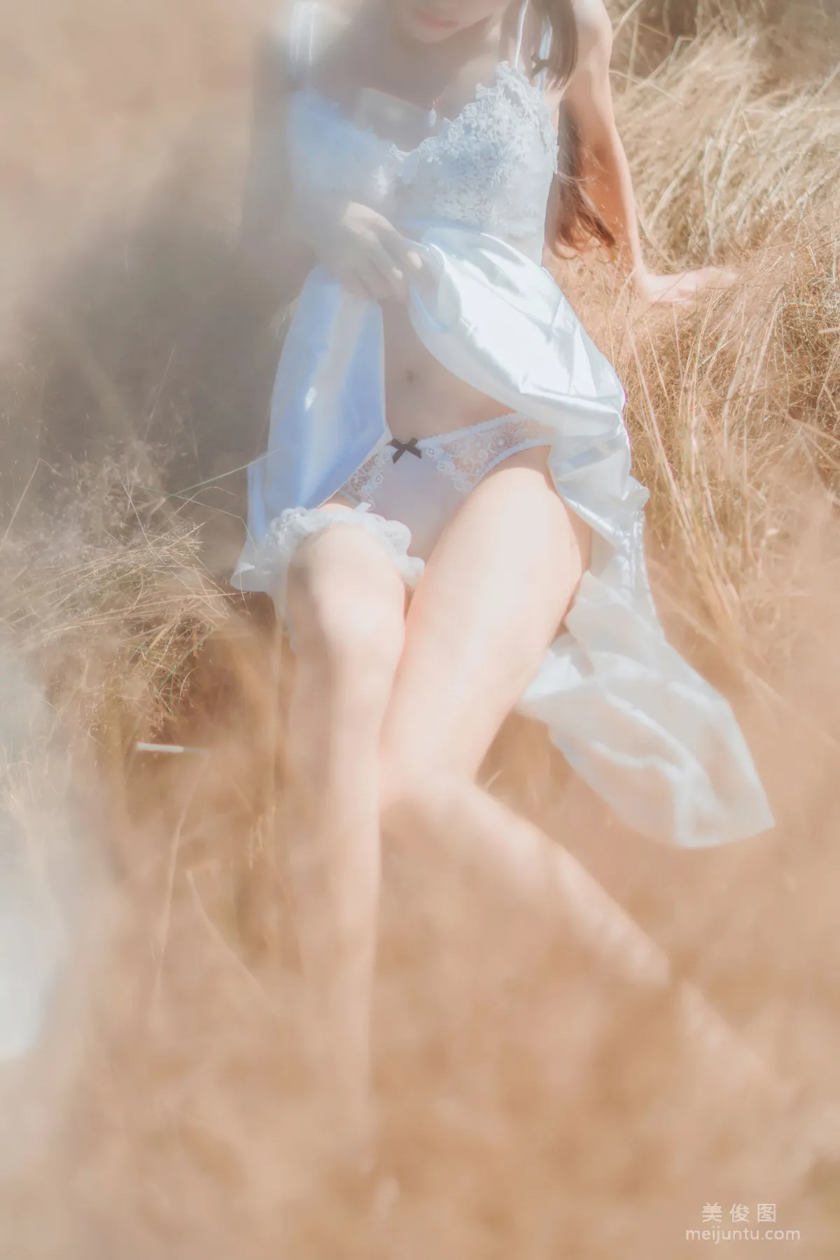Coser桜桃喵 《原野上的浪漫》 寫真集 21