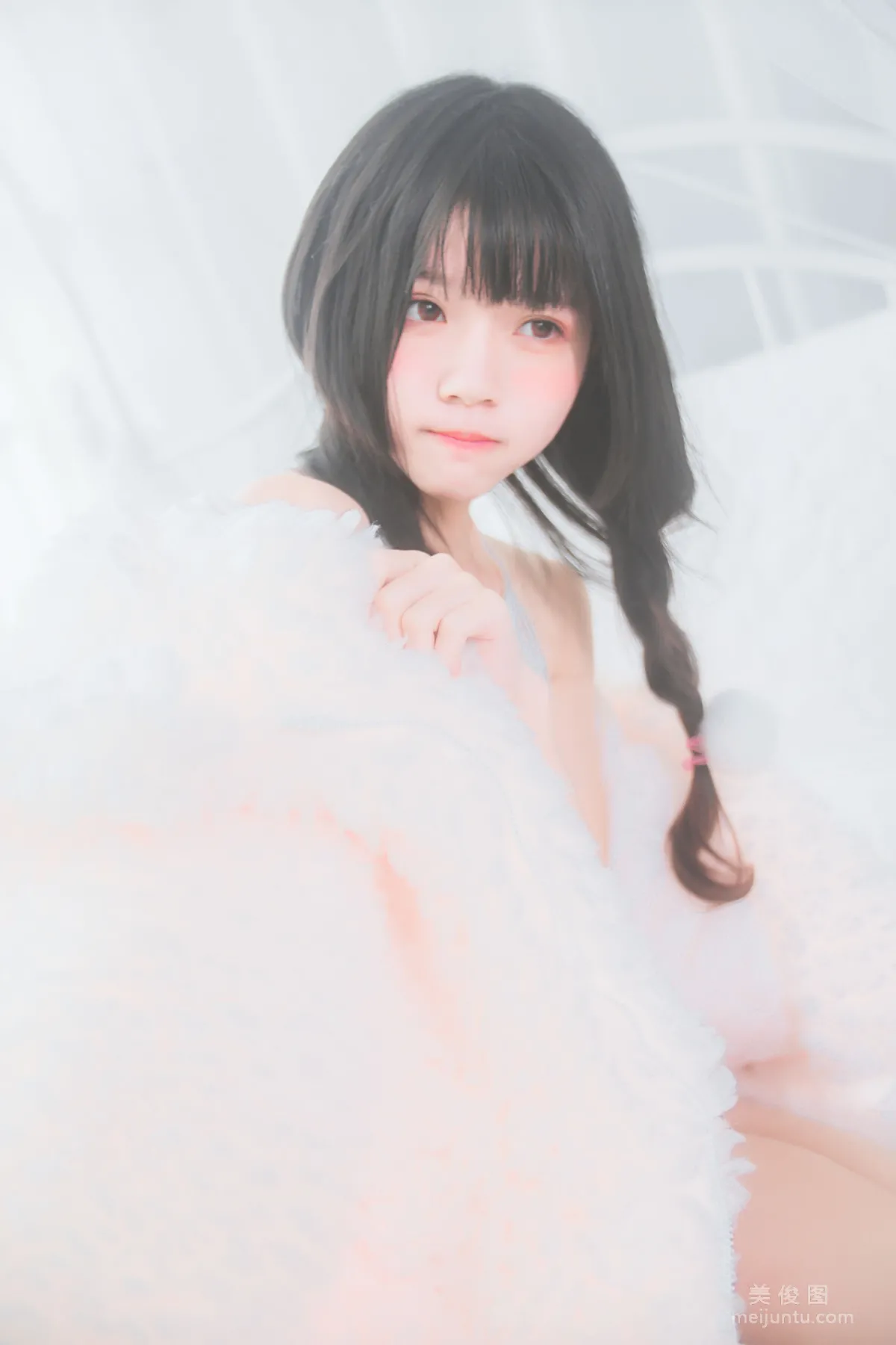 桜桃喵 《冬眠系列 純白私房》 寫真集 37