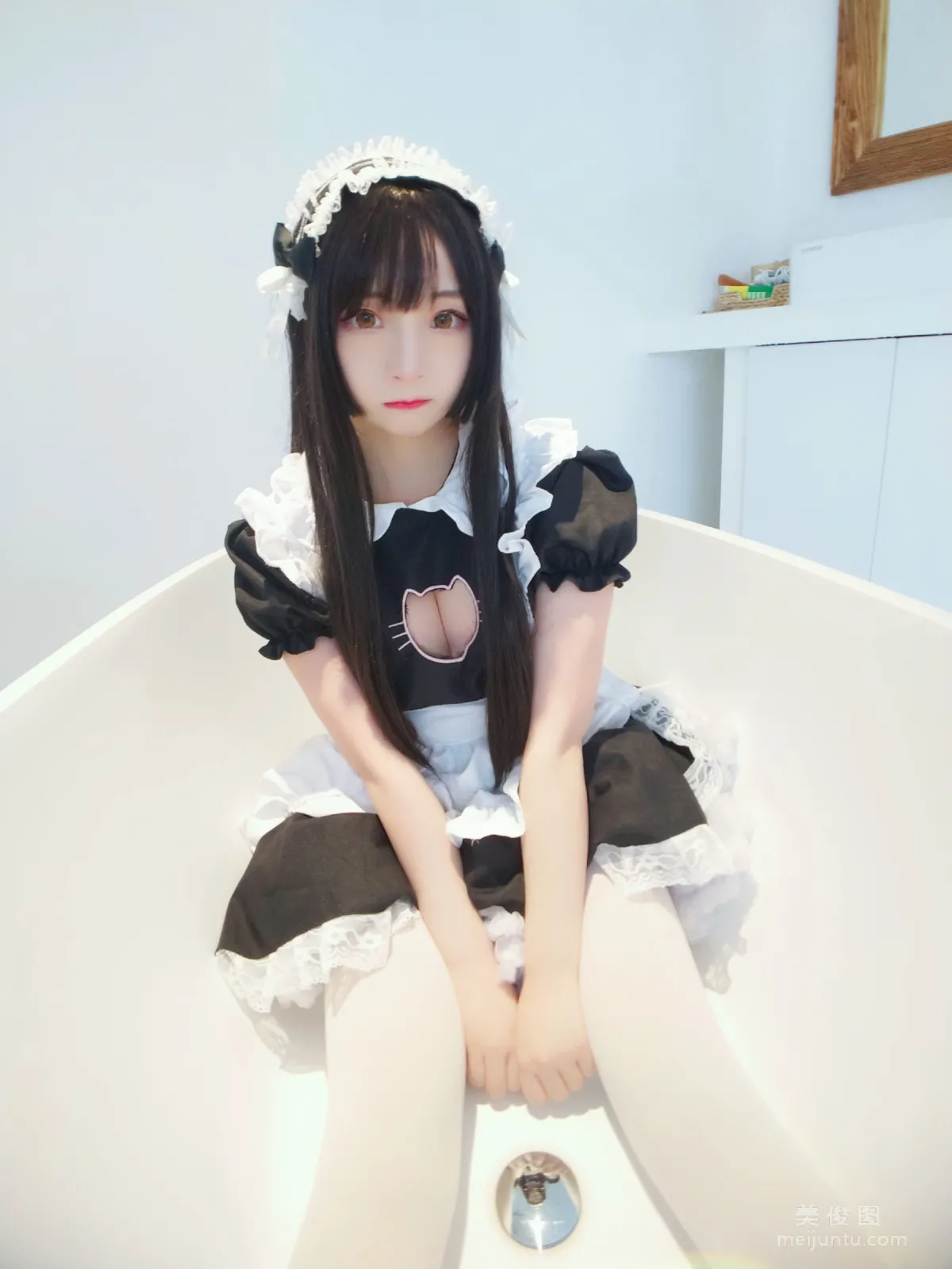 [網紅Coser] 古川kagura 《黑白女仆》 寫真集 20