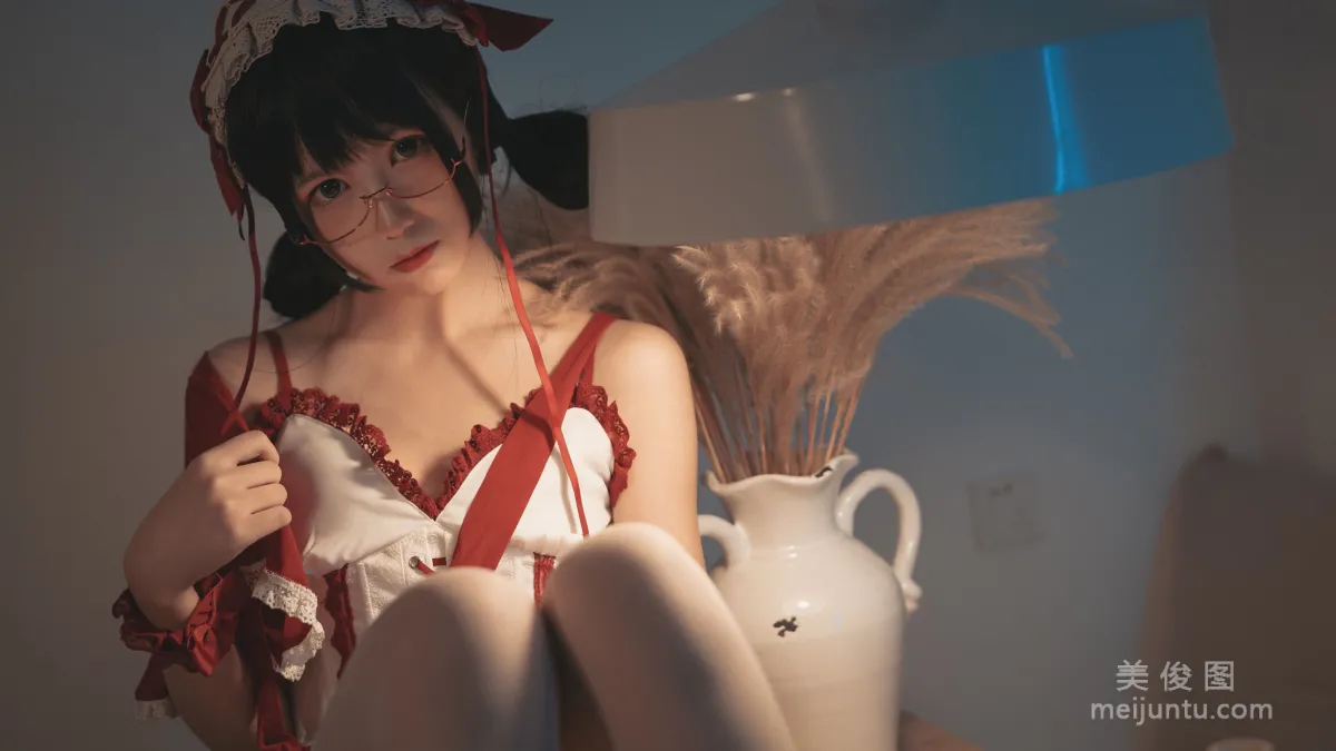 [網紅Coser] 逐月su 《小紅帽》 寫真集 10