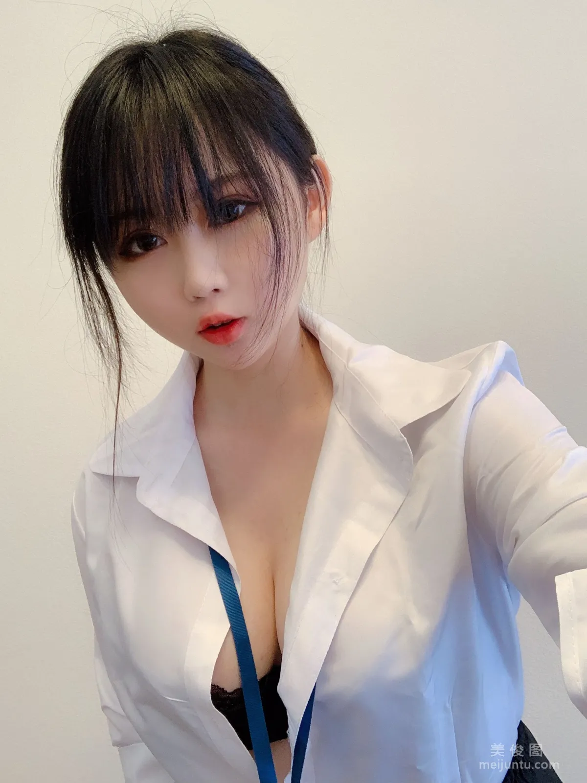 蜜桃少女是依醬呀 《黑絲制服》 寫真集 24