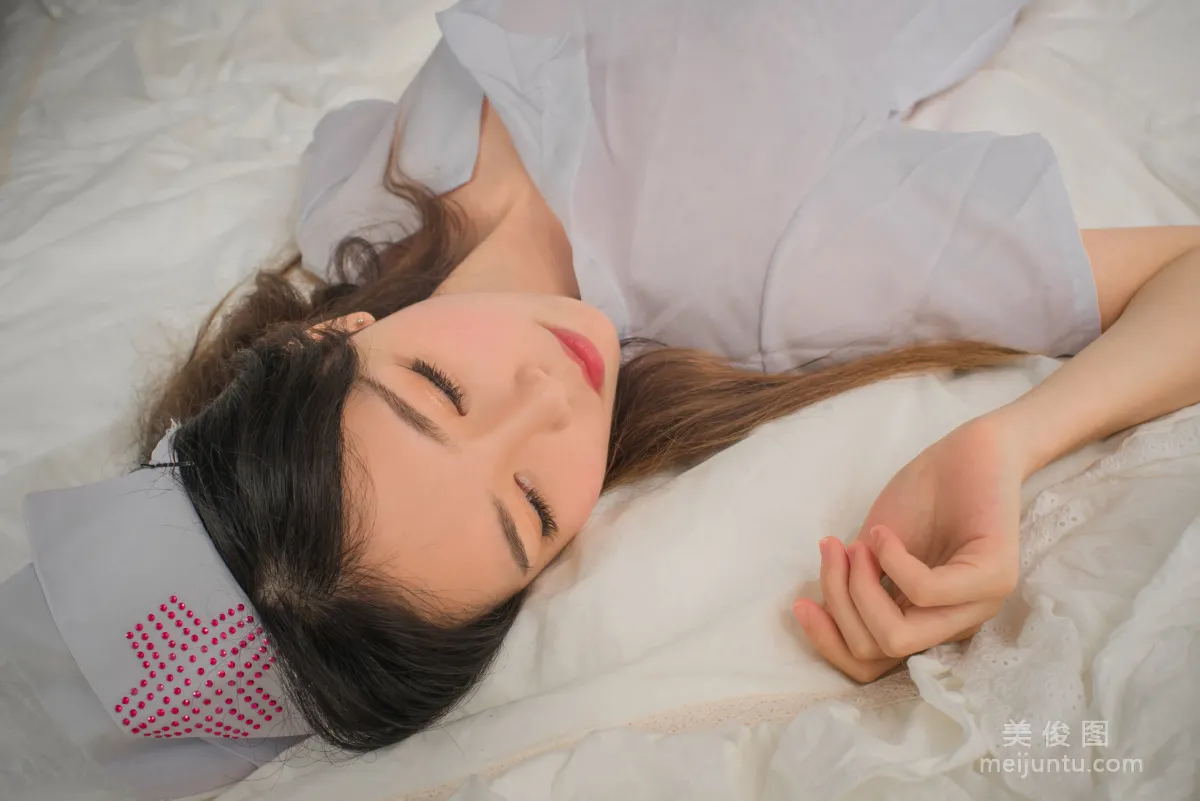 抖娘-利世 《俏皮小護士》 寫真集 15