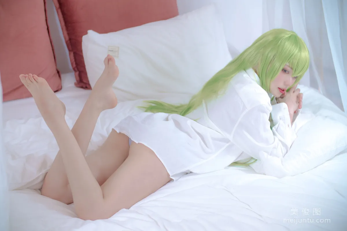 [美女Coser] 起司块wii 《白衬衣》 写真集8