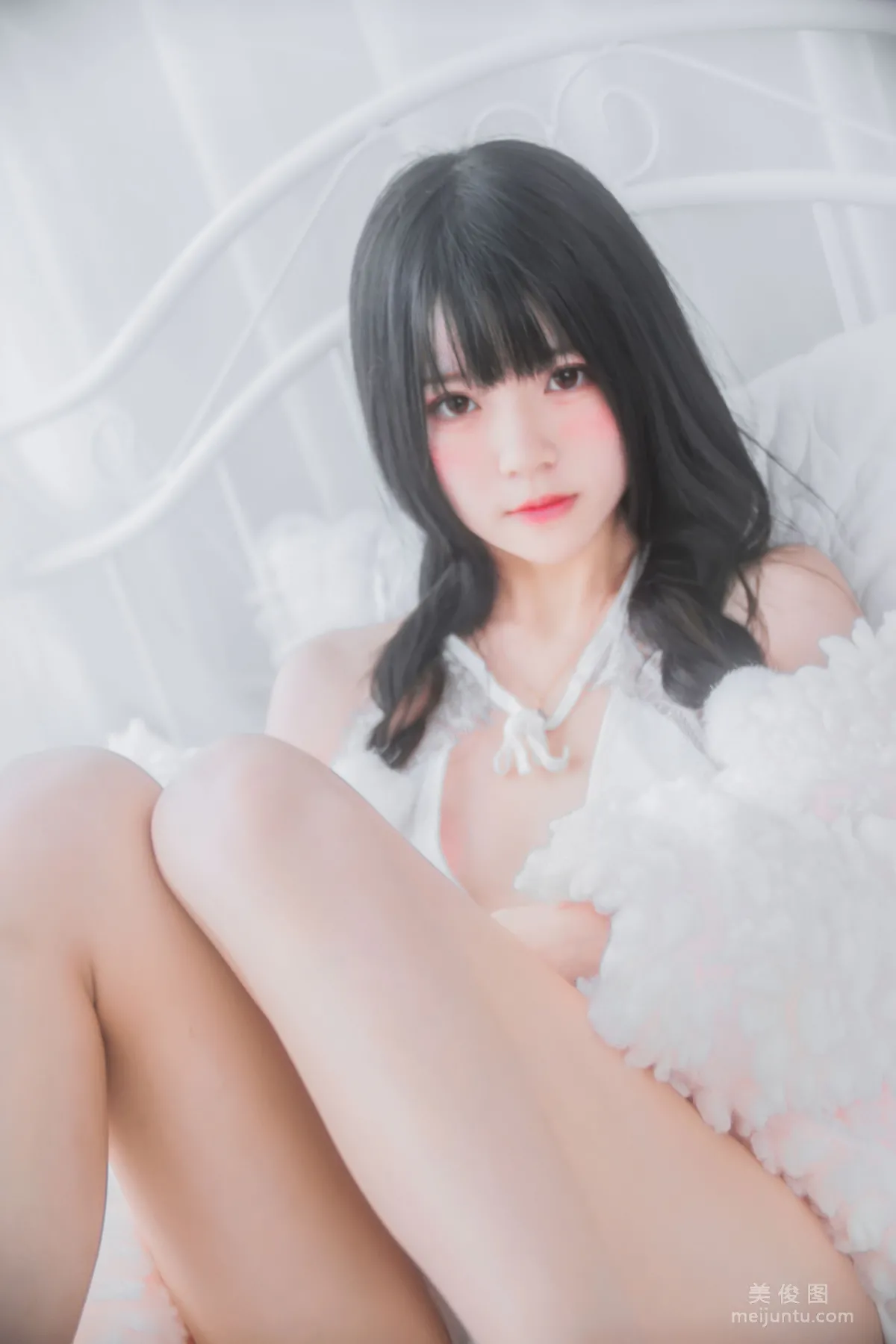 桜桃喵 《冬眠系列 純白私房》 寫真集 22