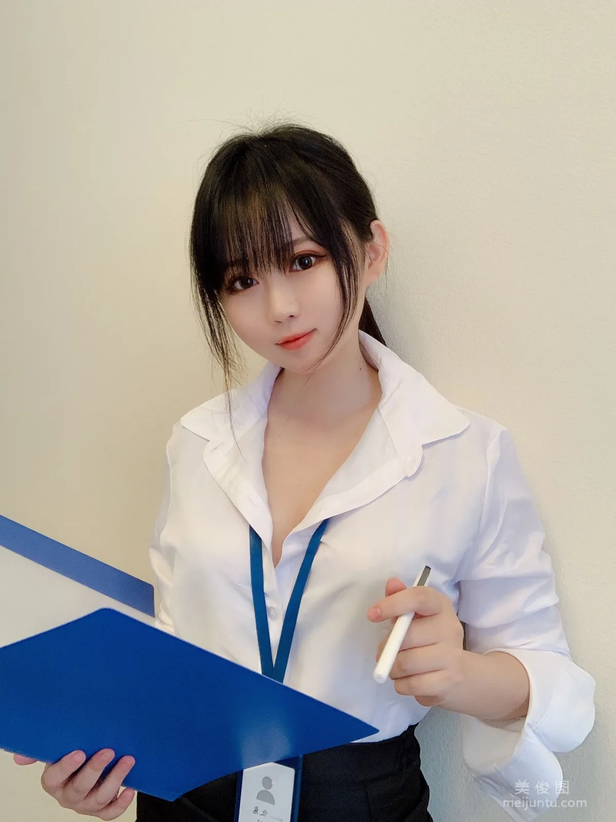 蜜桃少女是依醬呀 《黑絲制服》 寫真集 23
