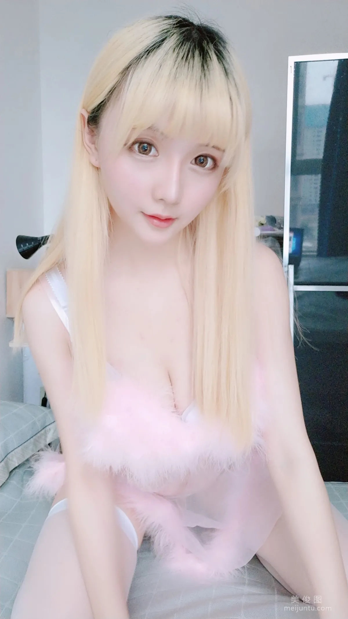 [網紅Coser] 星之遲遲 《粉紅睡衣》 寫真集 1