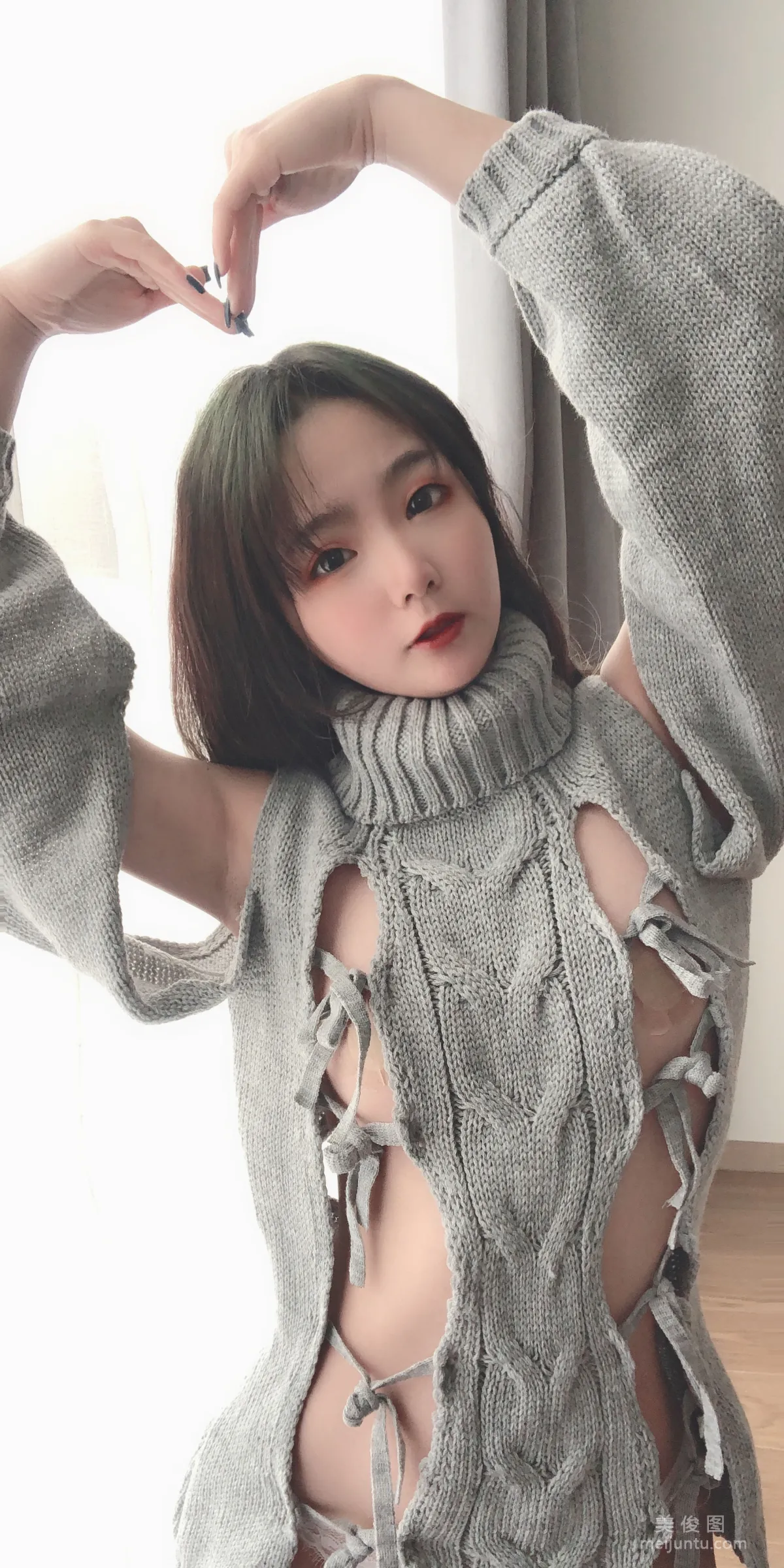 Coser是青水 《露背毛衣》 寫真集 13