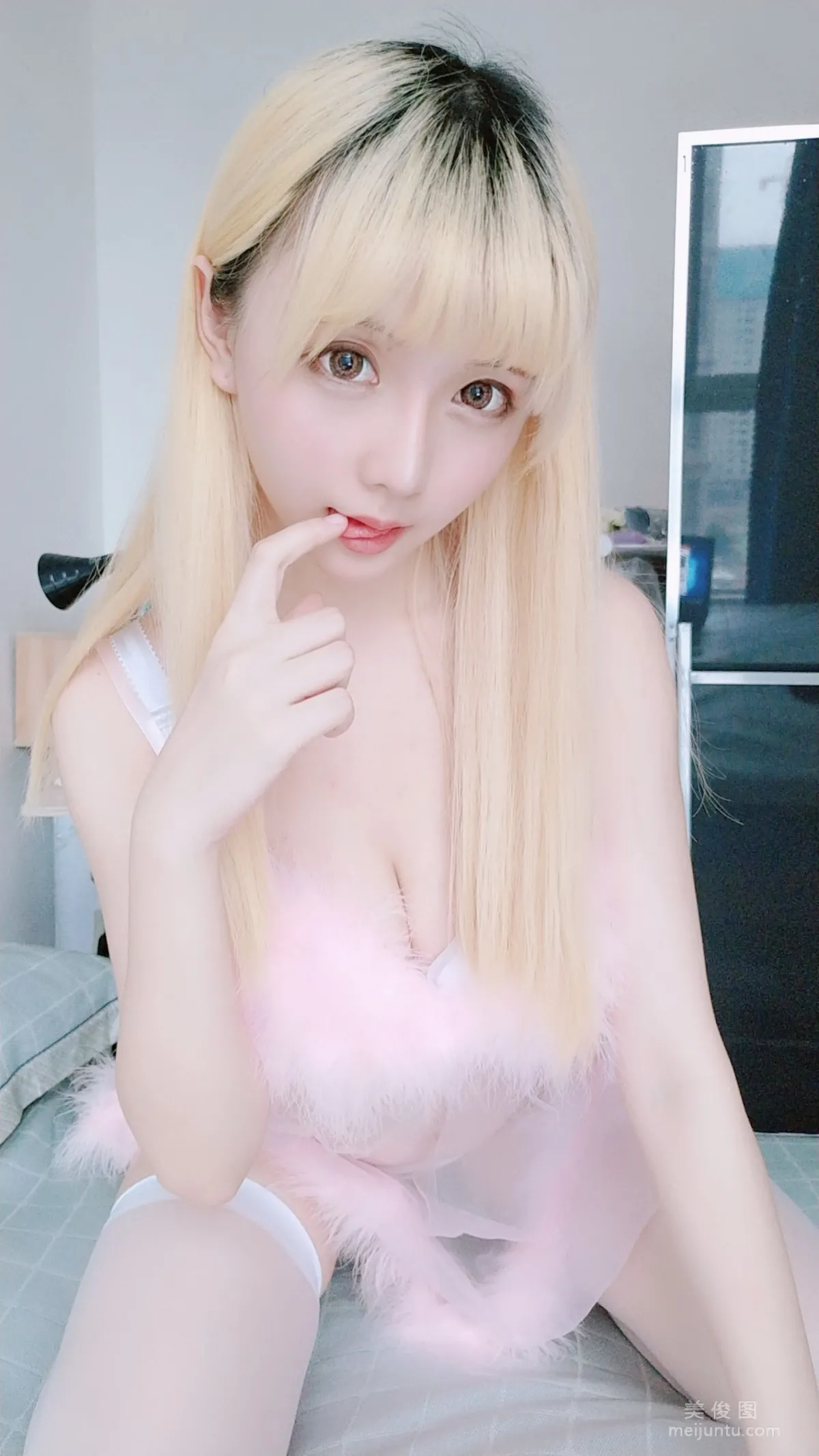 [網紅Coser] 星之遲遲 《粉紅睡衣》 寫真集 2