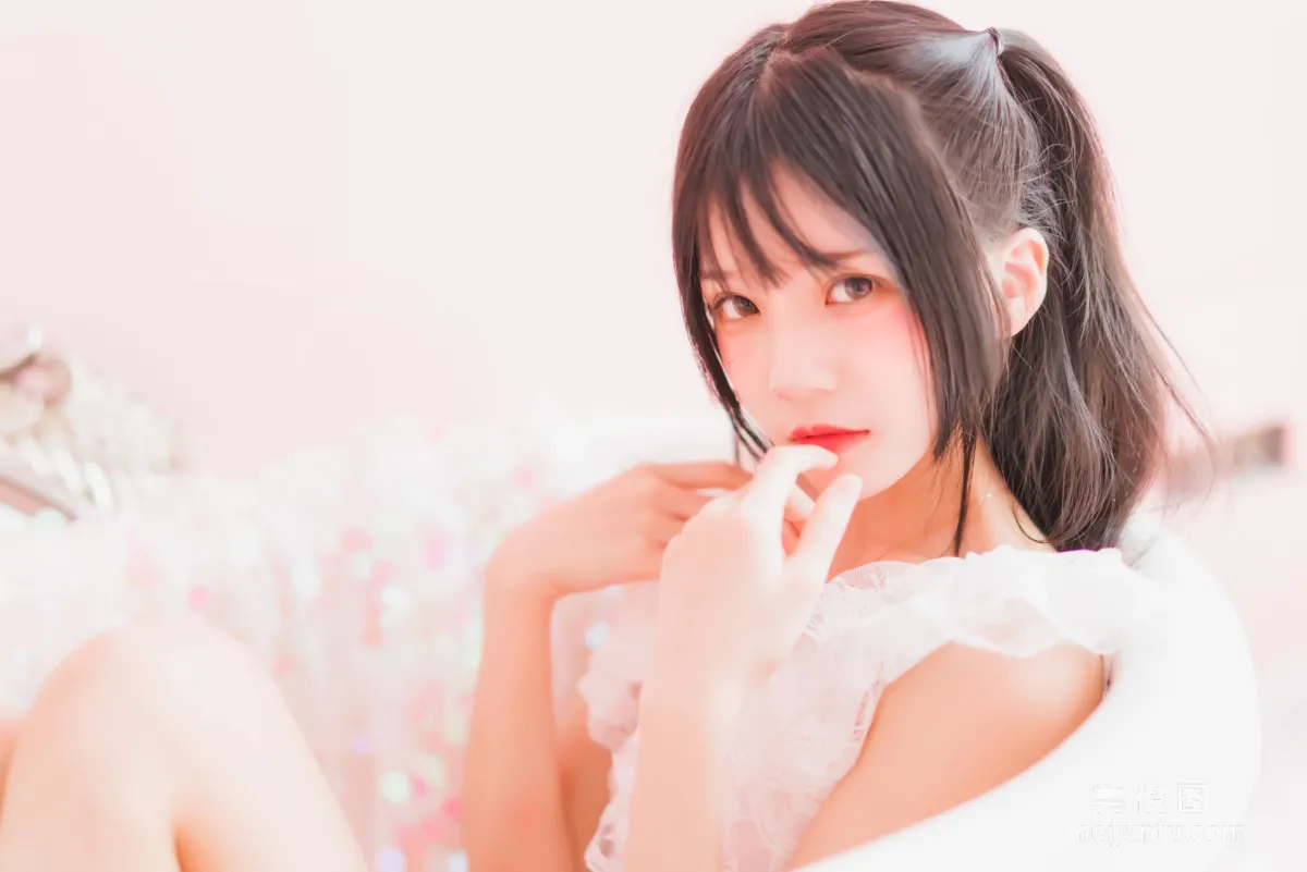 桜桃喵 冬眠系列 《粉色浴缸》 寫真集 35