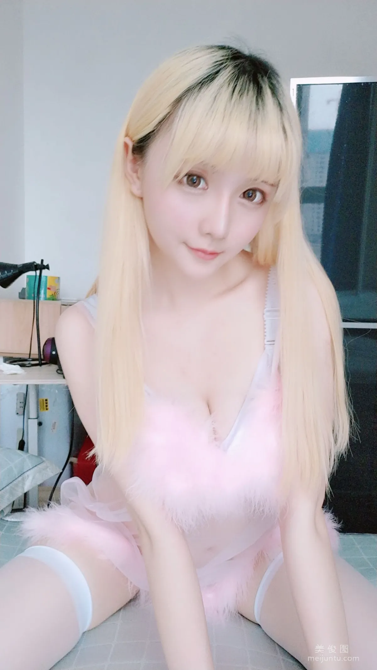 [網紅Coser] 星之遲遲 《粉紅睡衣》 寫真集 10