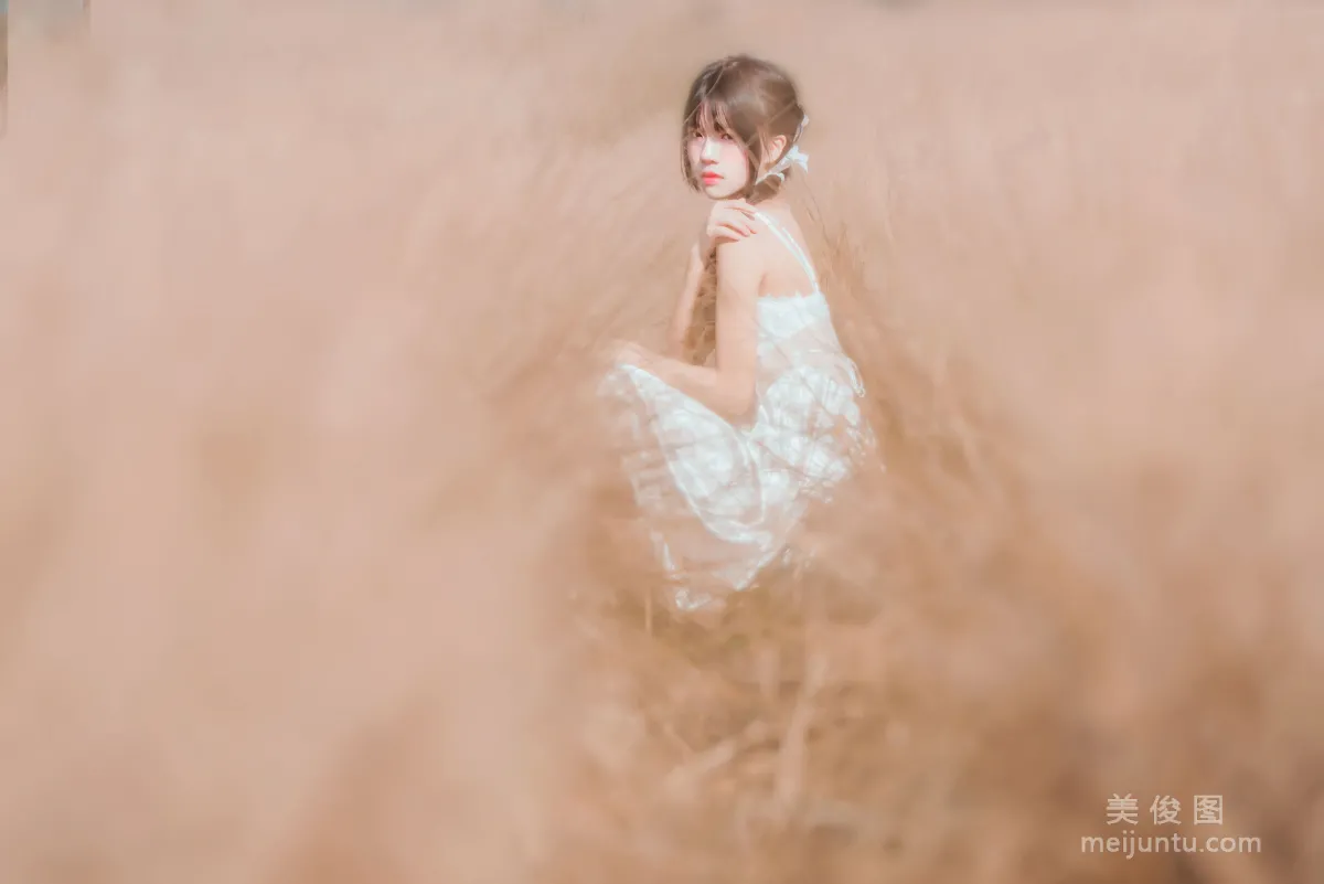 Coser桜桃喵 《原野上的浪漫》 寫真集 7