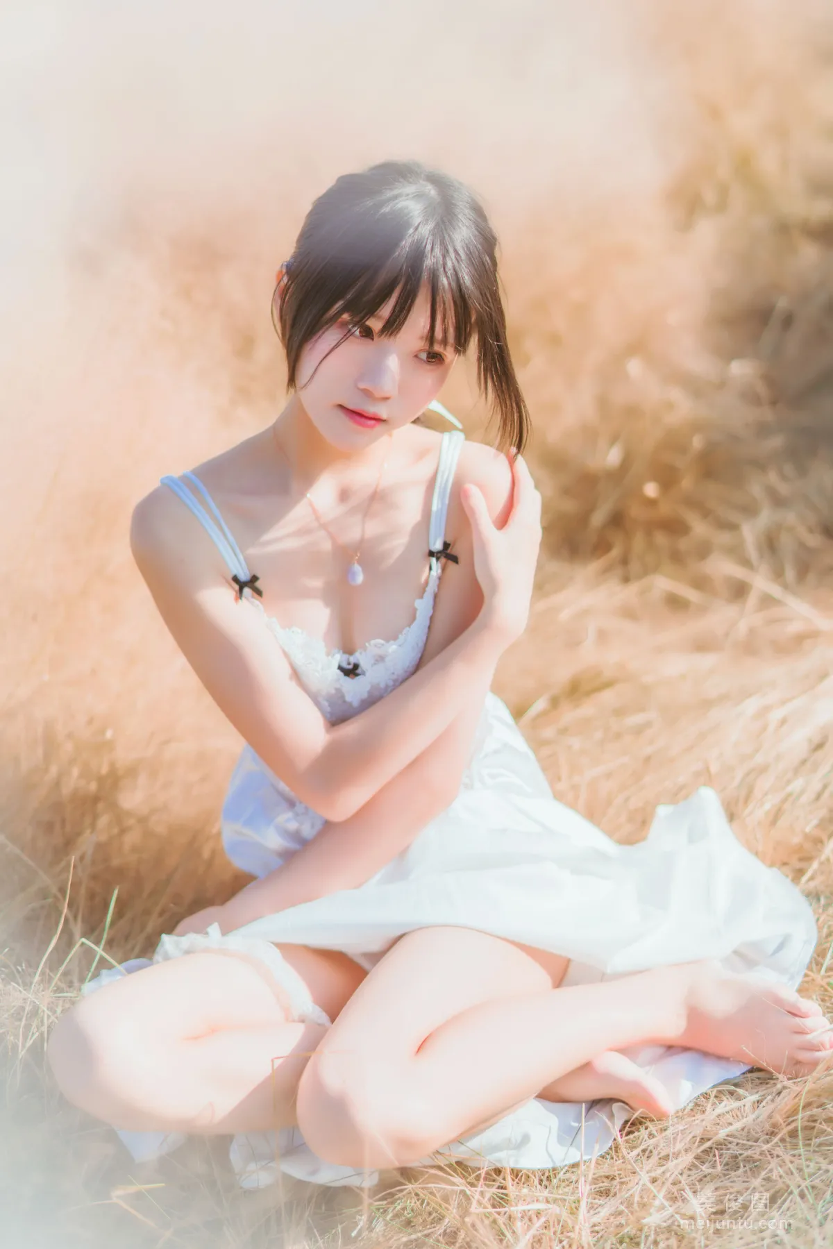 Coser桜桃喵 《原野上的浪漫》 寫真集 36