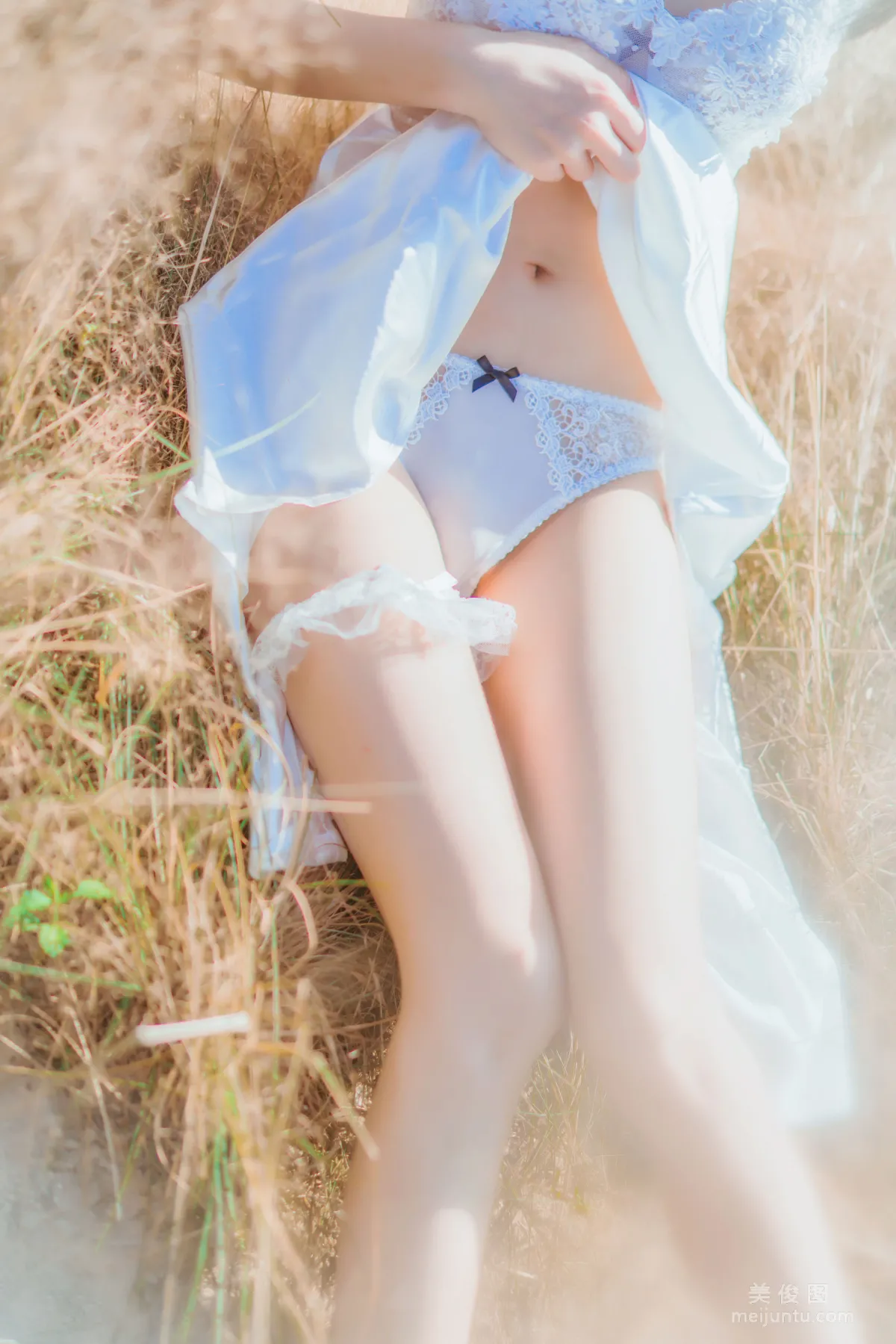 Coser桜桃喵 《原野上的浪漫》 寫真集 20