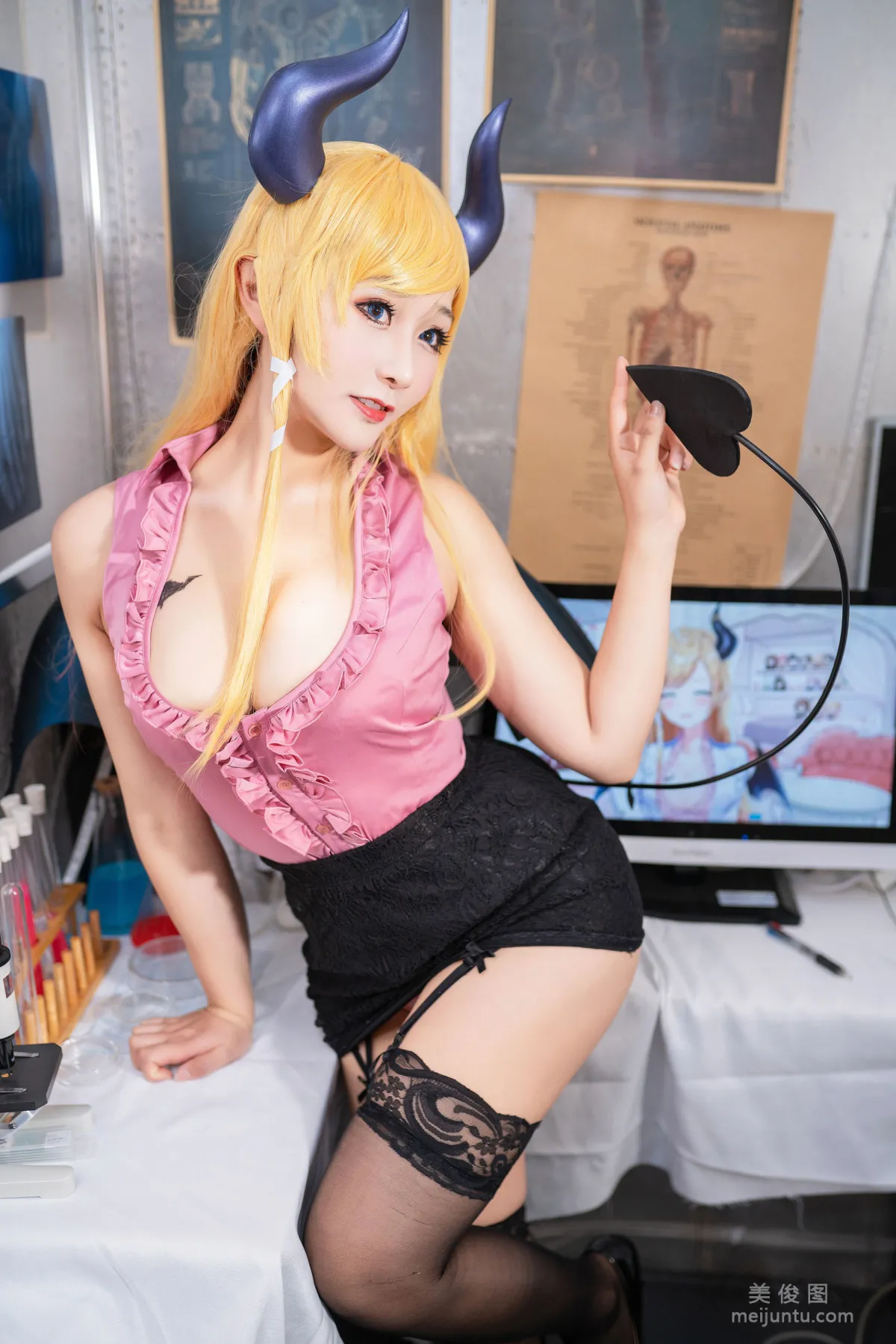[網紅Coser] 三刀刀Miido 《巧可老師》 寫真集 6