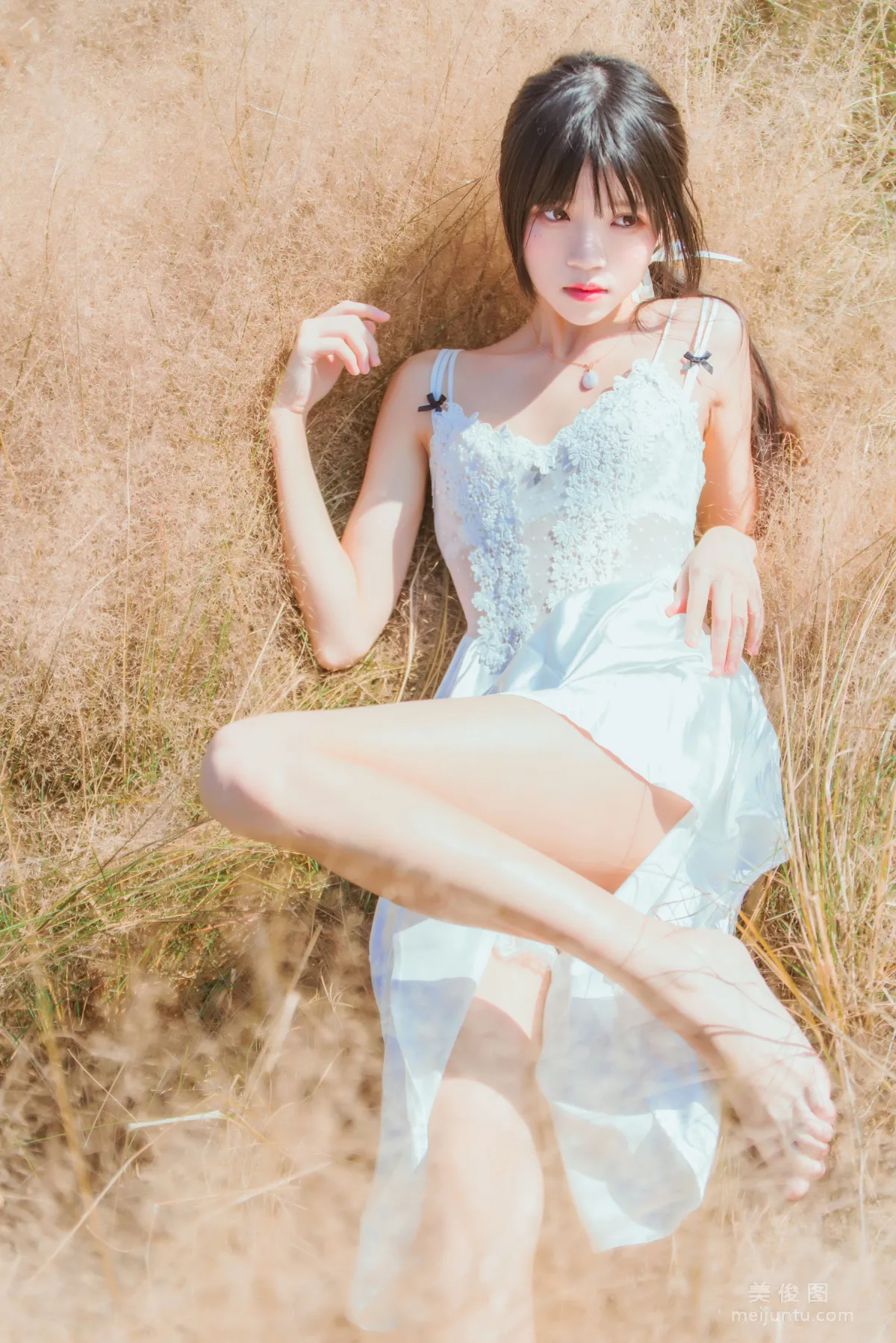 Coser桜桃喵 《原野上的浪漫》 寫真集 15