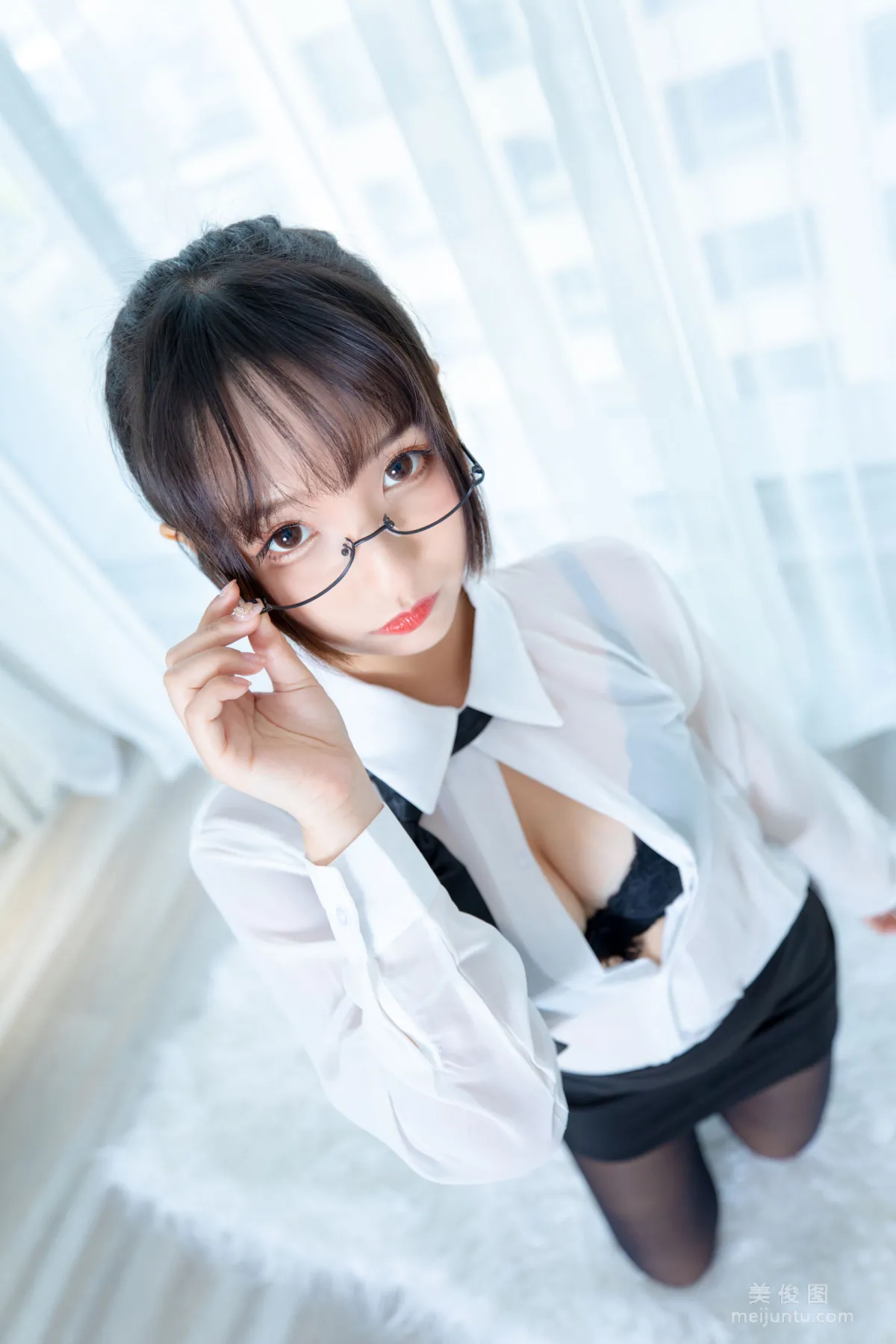 神楽坂真冬《ホワイトオフィス》 写真集61