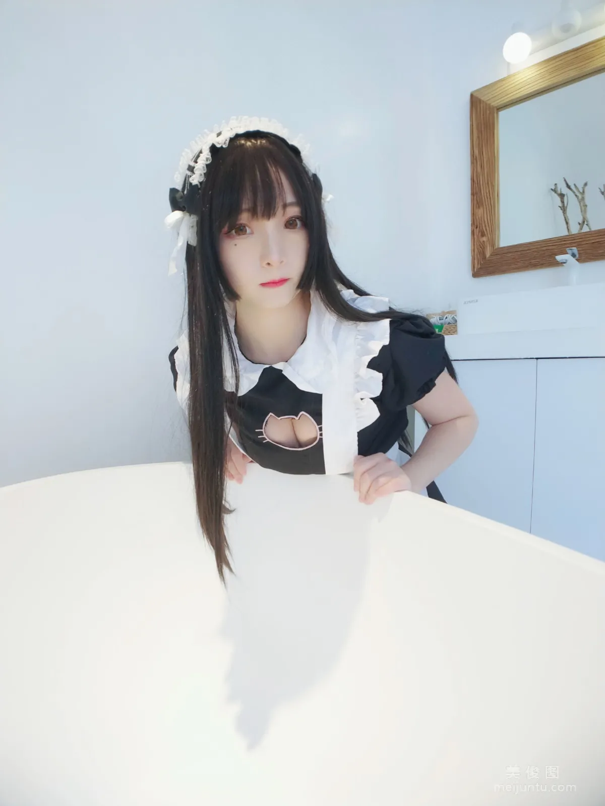 [網紅Coser] 古川kagura 《黑白女仆》 寫真集 13