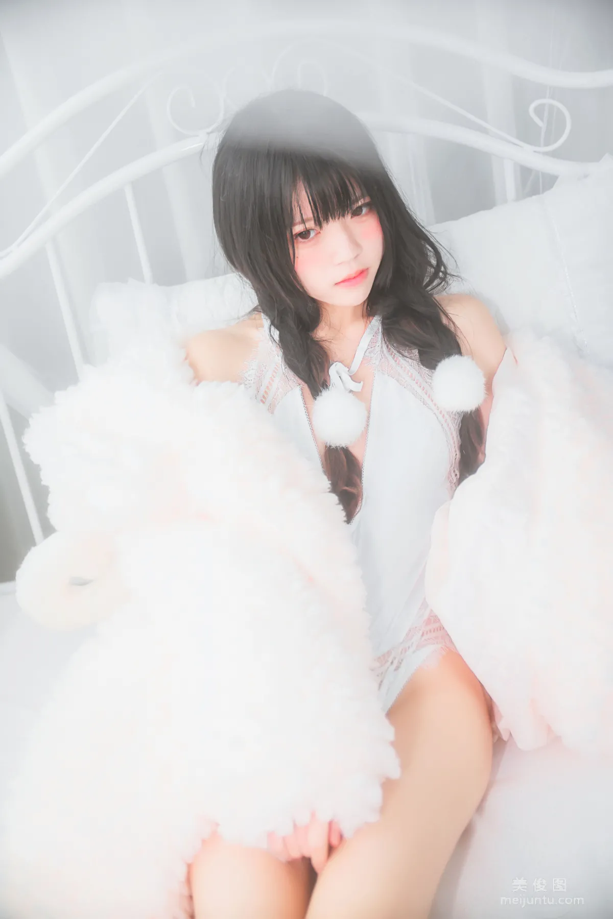 桜桃喵 《冬眠系列 純白私房》 寫真集 41