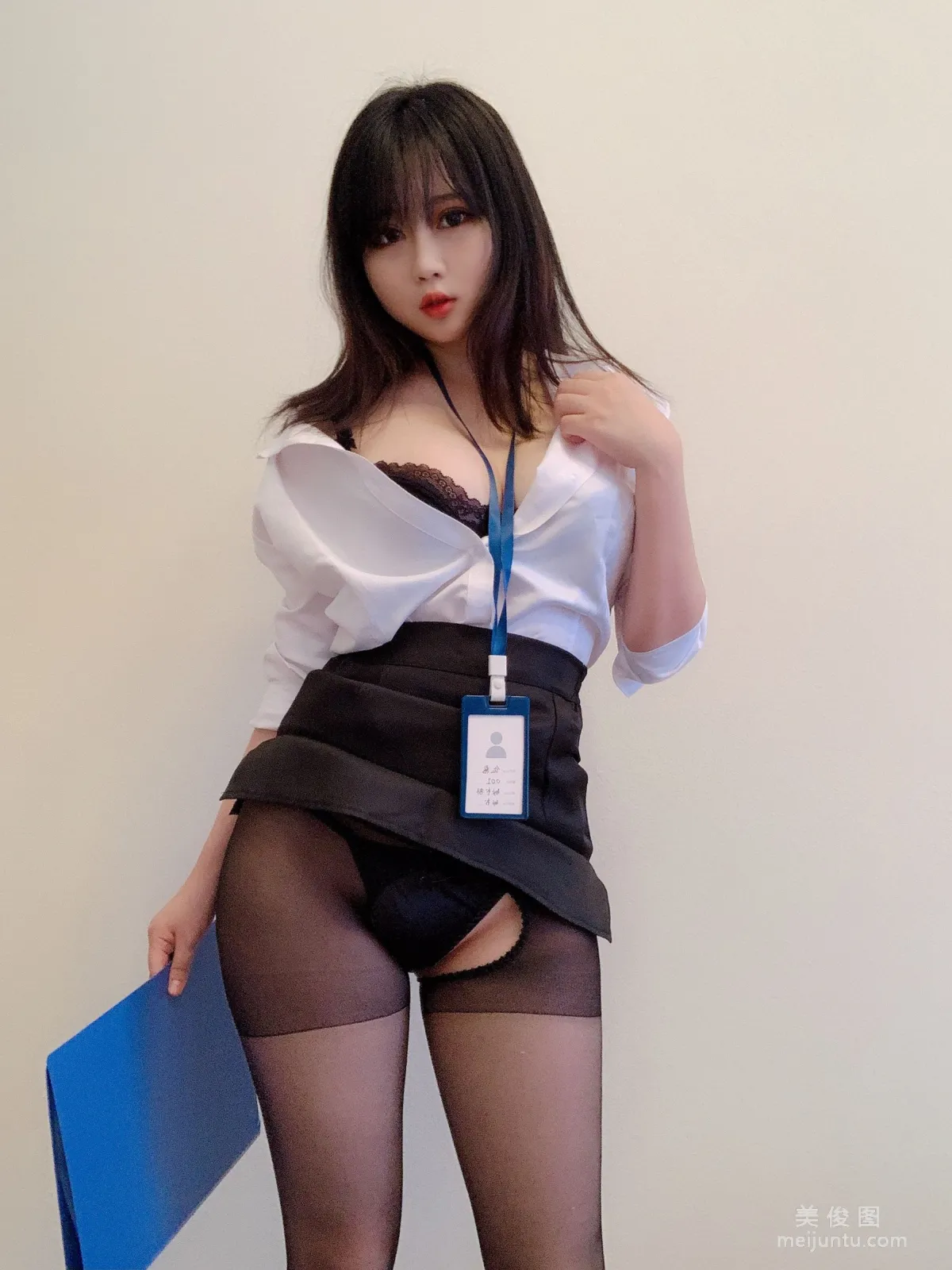 蜜桃少女是依醬呀 《黑絲制服》 寫真集 12