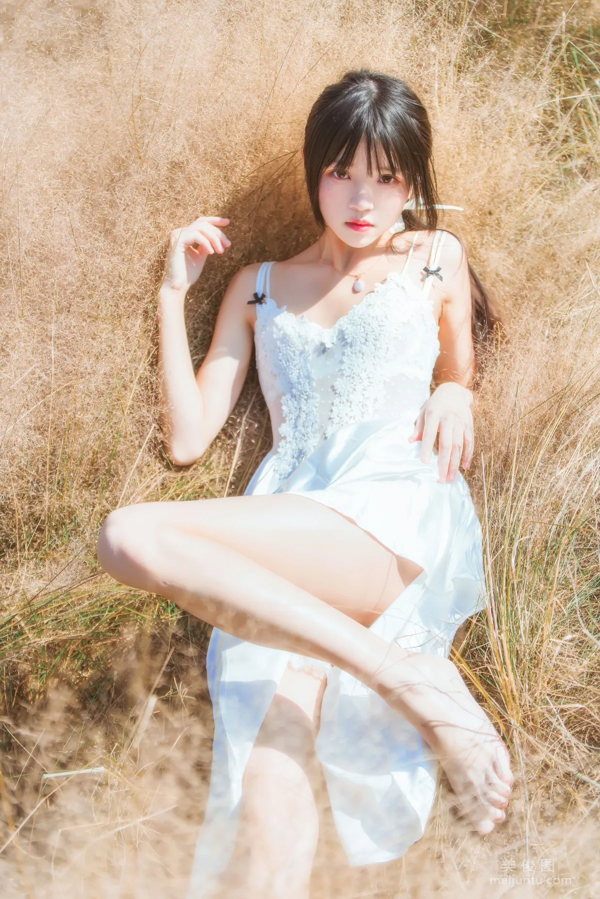 Coser桜桃喵 《原野上的浪漫》 寫真集 16