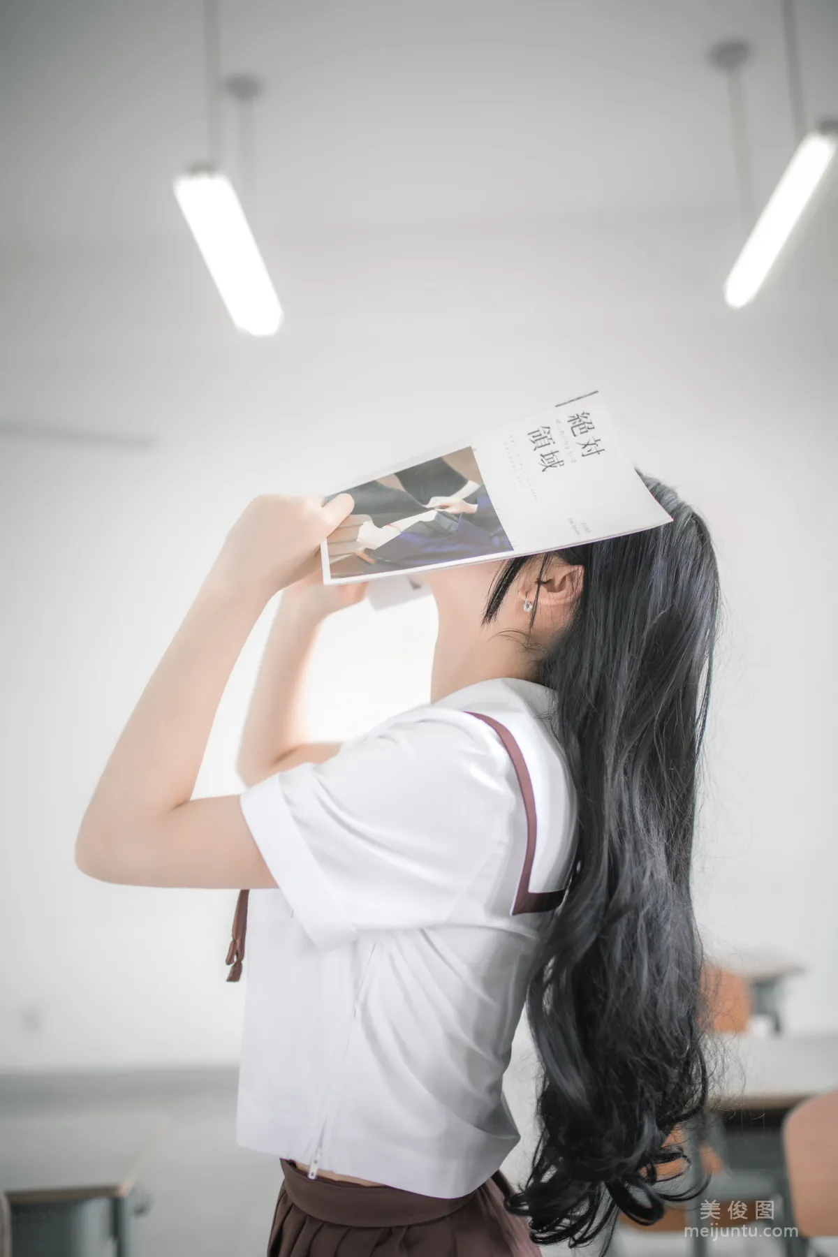 疯猫ss 《教室JK学妹的性感》 写真集1