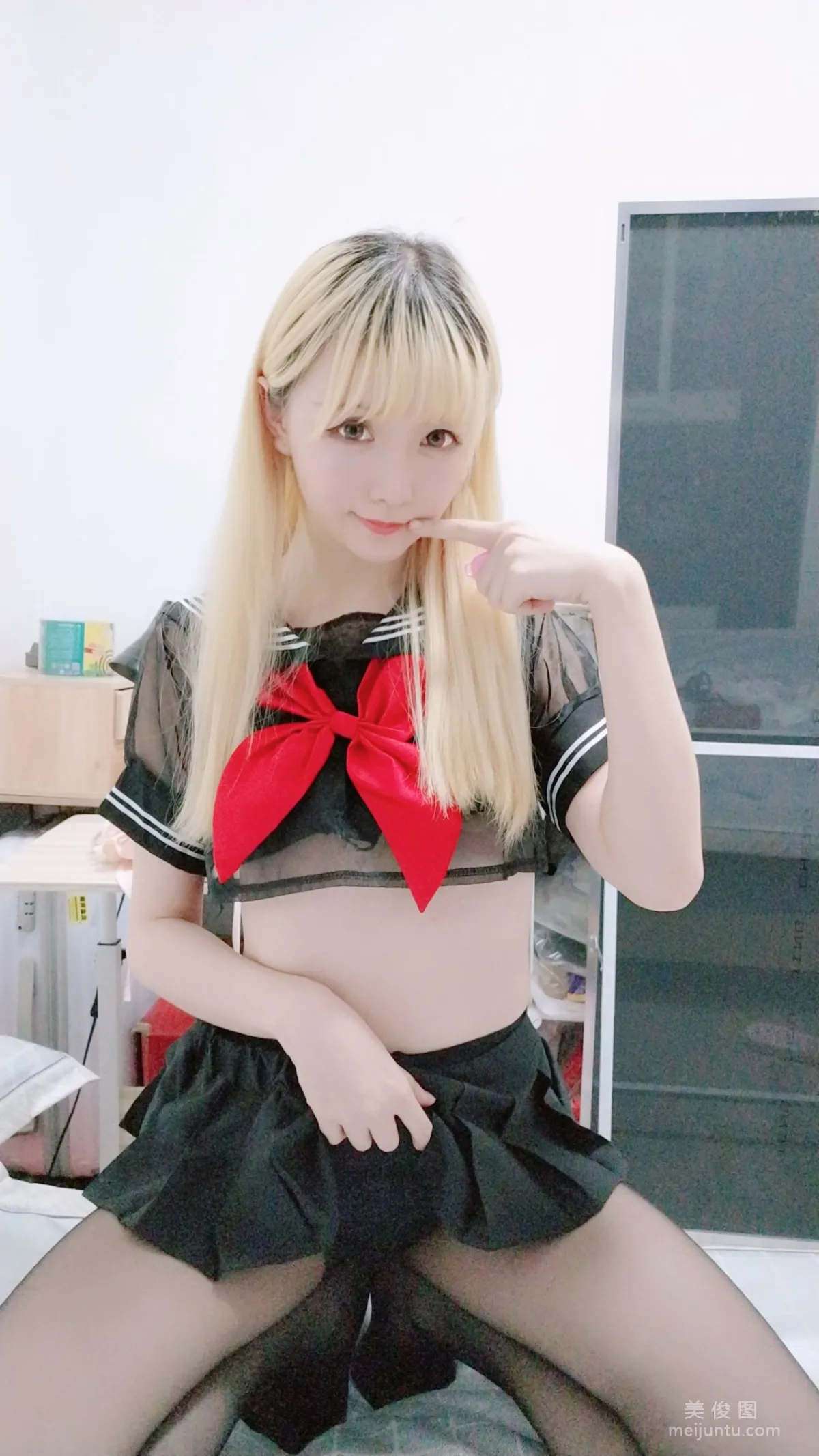 Coser小姐姐星之遲遲 《黑制服》 寫真集 15