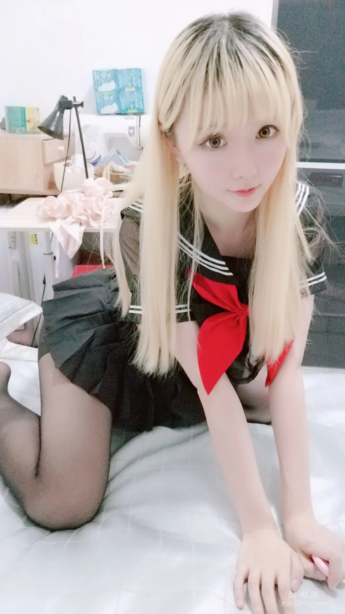 Coser小姐姐星之遲遲 《黑制服》 寫真集 17