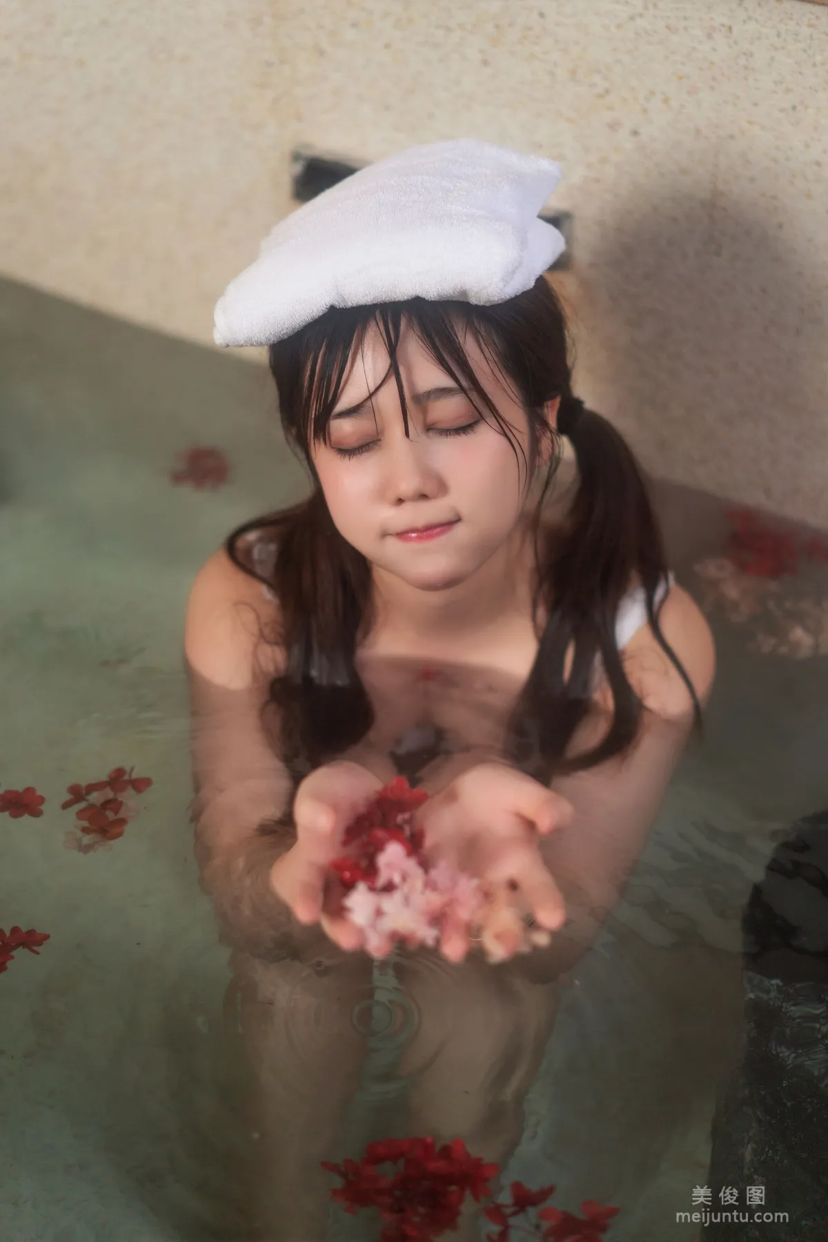 [美女Coser] 姬鏡醬 《私奔之溫泉》 寫真集 7